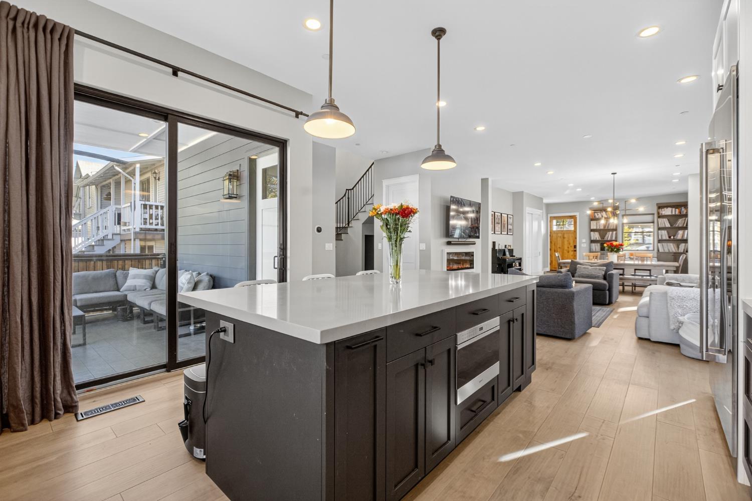 Sacramento, California, 95816, United States, 3 Bedrooms Bedrooms, ,5 BathroomsBathrooms,Residential,For Sale,1978117