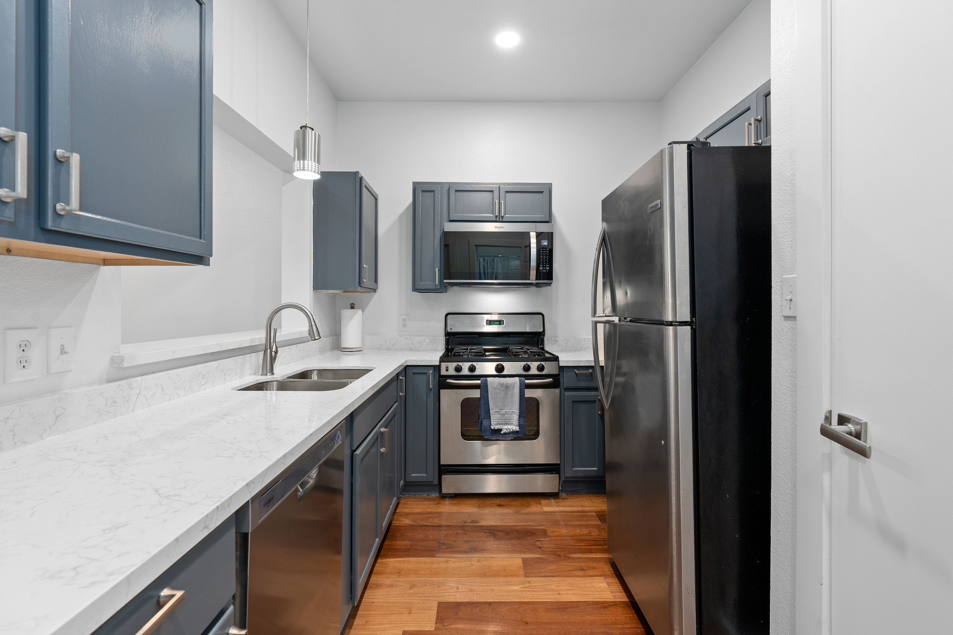  Freshy Updated King William Condo - 物件實景