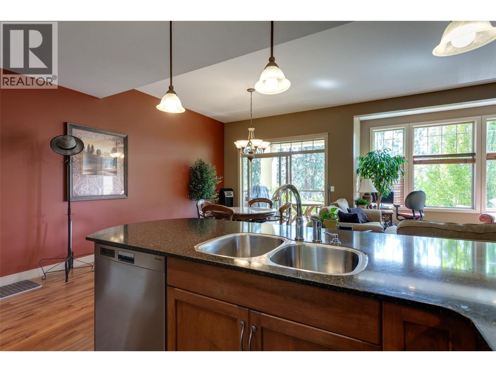 KELOWNA, British Columbia, V1V 2V9, CA, 2 Bedrooms Bedrooms, ,2 BathroomsBathrooms,Residential,For Sale,1960858