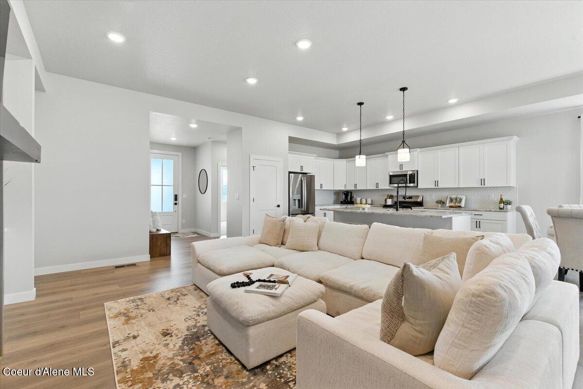 Coeur d'Alene, Idaho, 83815, United States, 4 Bedrooms Bedrooms, ,3 BathroomsBathrooms,Residential,For Sale,2009253