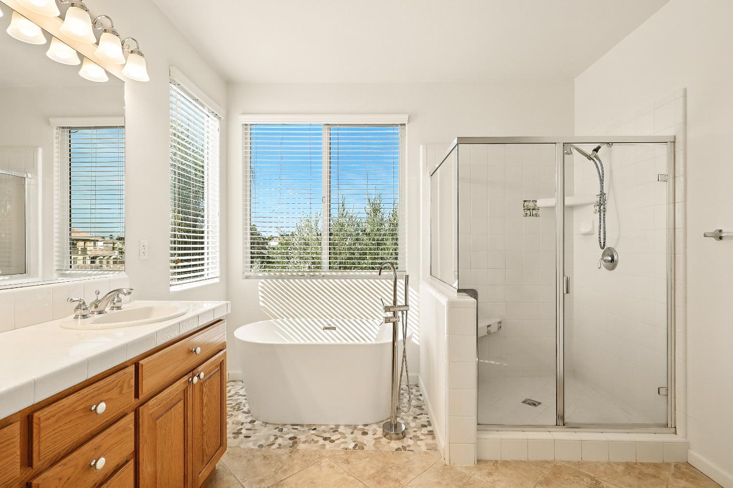 Chowchilla, California, 93610, United States, 5 Bedrooms Bedrooms, ,4 BathroomsBathrooms,Residential,For Sale,2009956