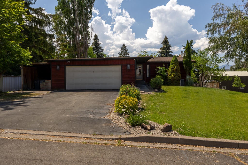 Klamath Falls, Oregon, 97601, United States, 3 Bedrooms Bedrooms, ,3 BathroomsBathrooms,Residential,For Sale,1859648