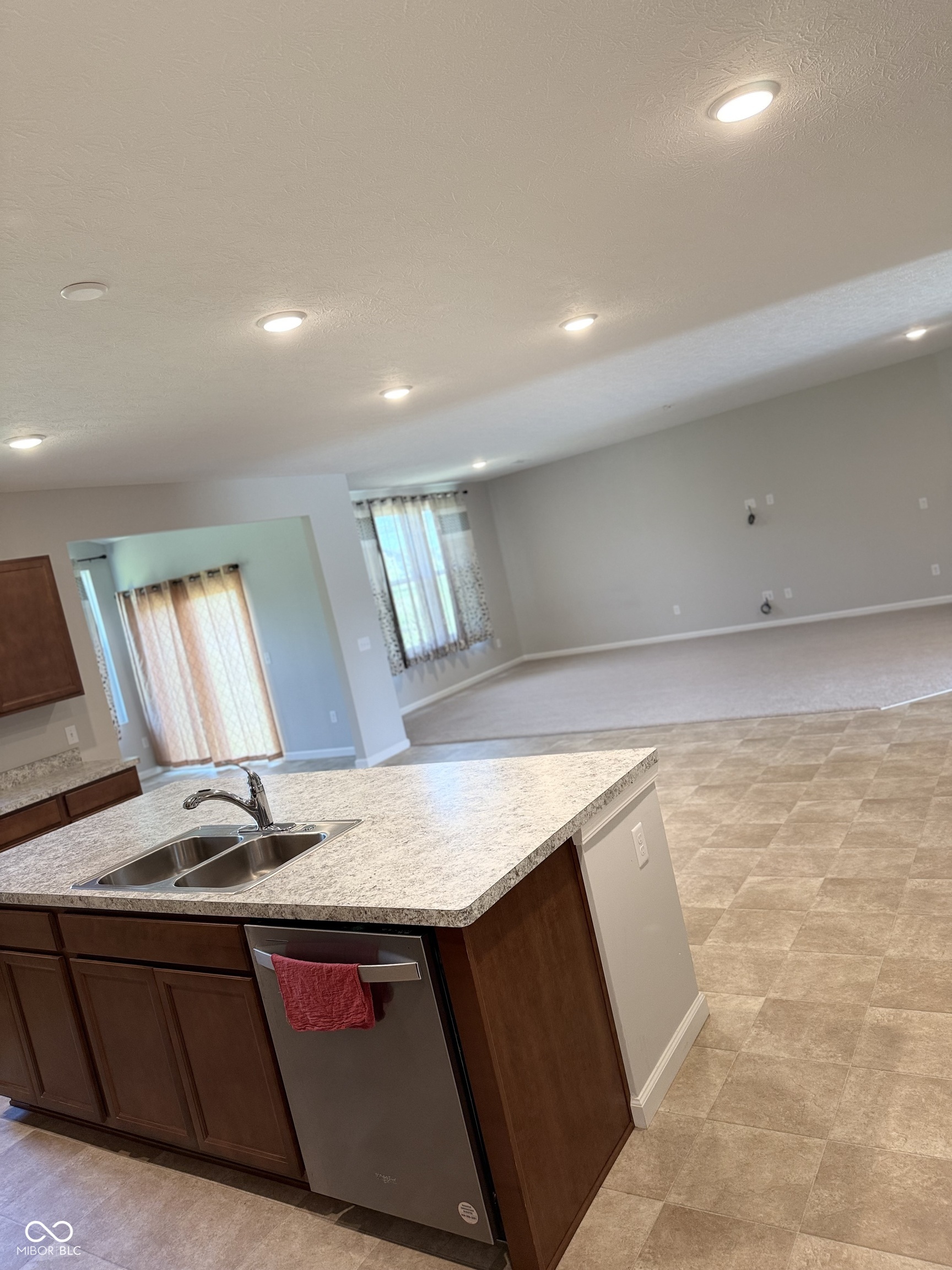 Avon, Indiana, 46123, United States, 5 Bedrooms Bedrooms, ,3 BathroomsBathrooms,Residential,For Sale,1920790