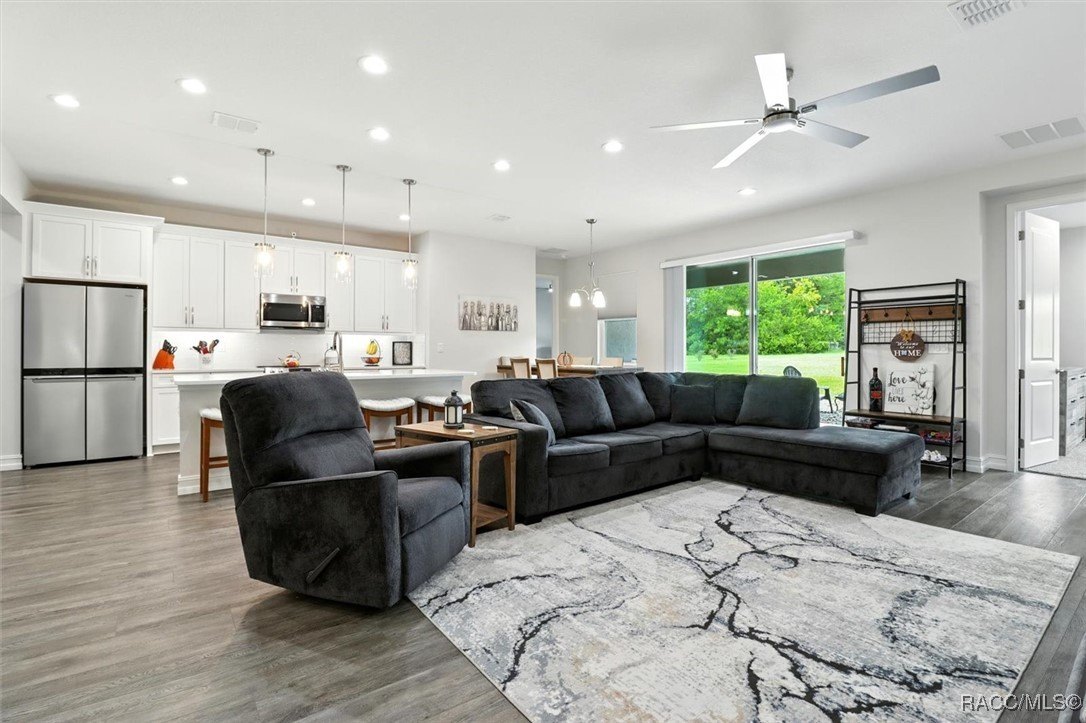 Hernando, Florida, 34442, United States, 4 Bedrooms Bedrooms, ,3 BathroomsBathrooms,Residential,For Sale,2008146