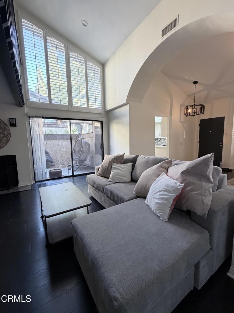 Winnetka, California, 91306, United States, 2 Bedrooms Bedrooms, ,2 BathroomsBathrooms,Residential,For Sale,1987594