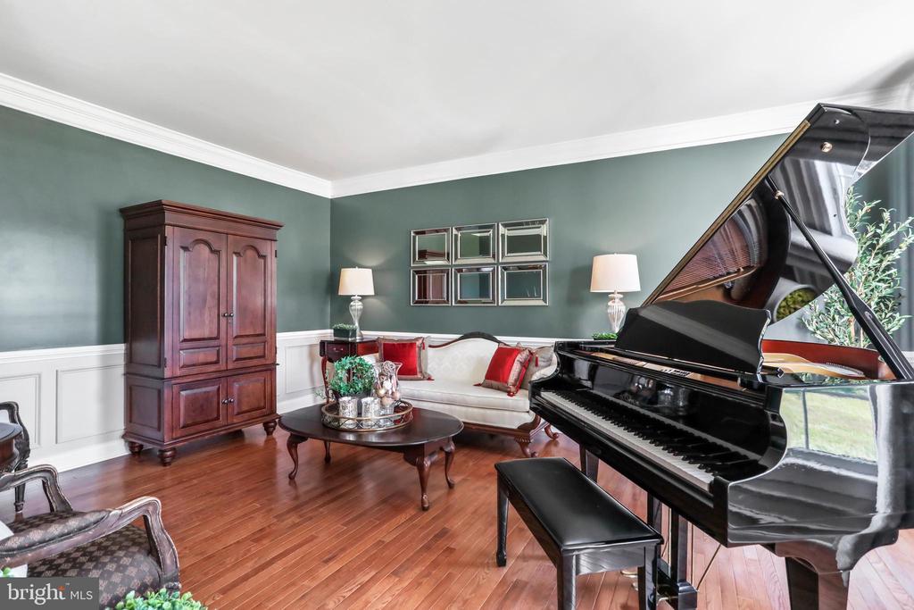 Waterford, Virginia, 20197, United States, 4 Bedrooms Bedrooms, ,5 BathroomsBathrooms,Residential,For Sale,1941290