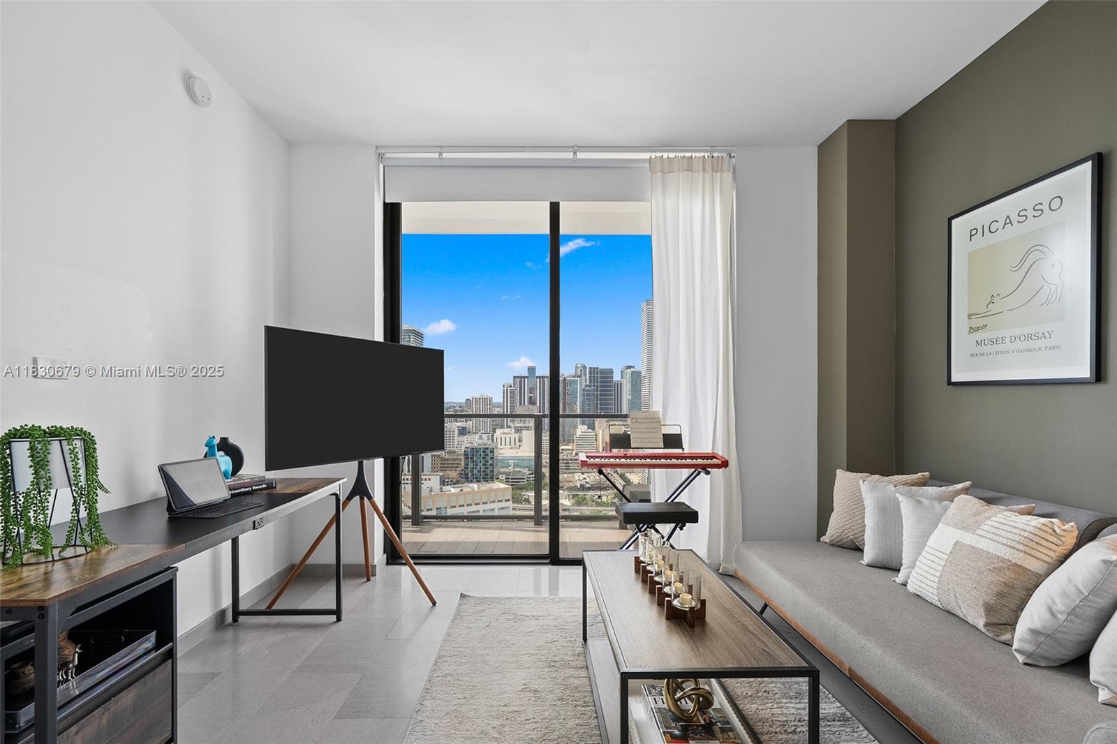 Miami, Florida, 33131, United States, 2 Bedrooms Bedrooms, ,3 BathroomsBathrooms,Residential,For Sale,1877459