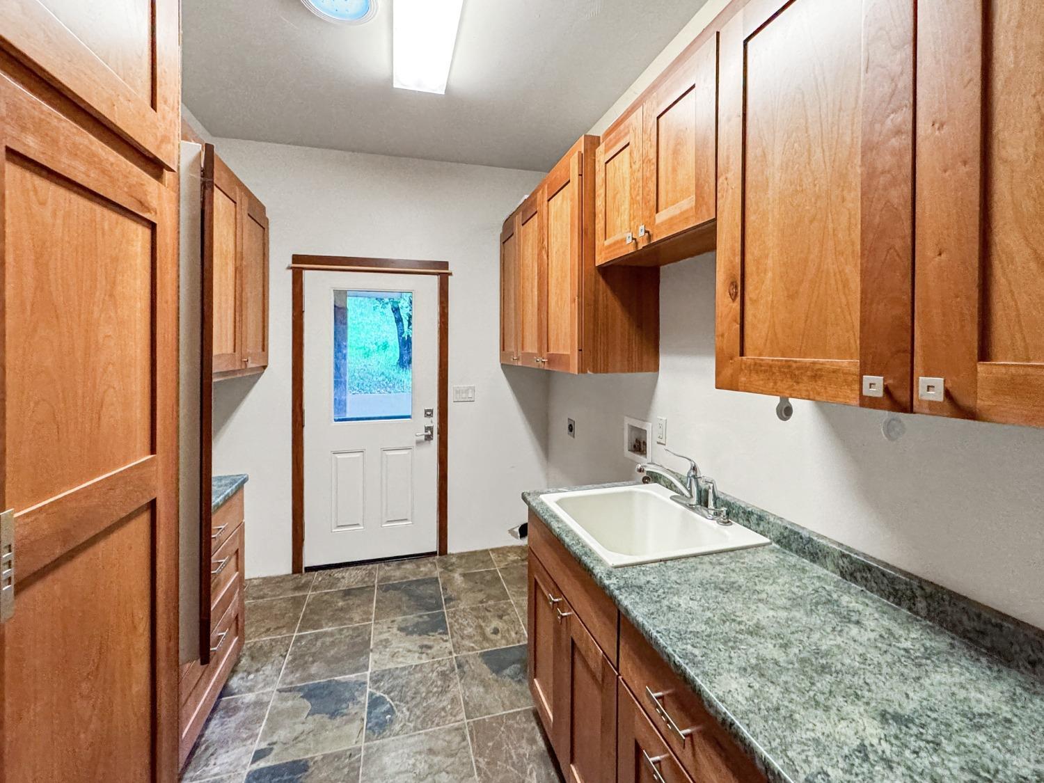 Grass Valley, California, 95949, United States, 3 Bedrooms Bedrooms, ,4 BathroomsBathrooms,Residential,For Sale,1920677
