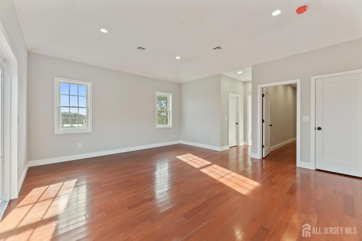 Edison, New Jersey, 08820, United States, 5 Bedrooms Bedrooms, ,5 BathroomsBathrooms,Residential,For Sale,2005259