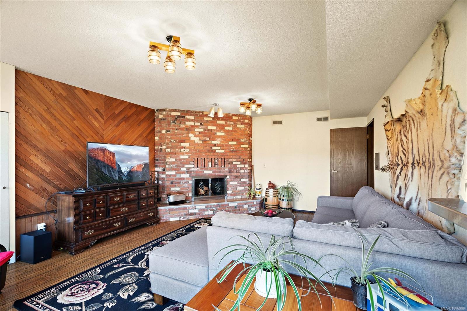 SAANICH, British Columbia, V9E 2C8, CA, 5 Bedrooms Bedrooms, ,Residential,For Sale,1890664