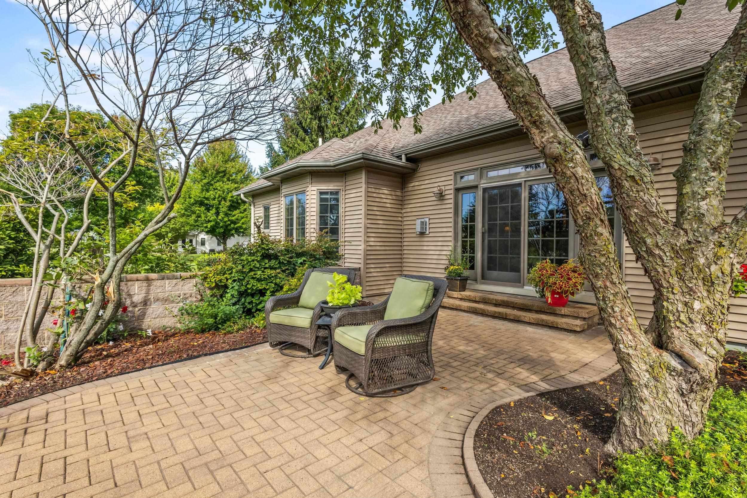 Neenah, Wisconsin, 54956, United States, 3 Bedrooms Bedrooms, ,4 BathroomsBathrooms,Residential,For Sale,1938221