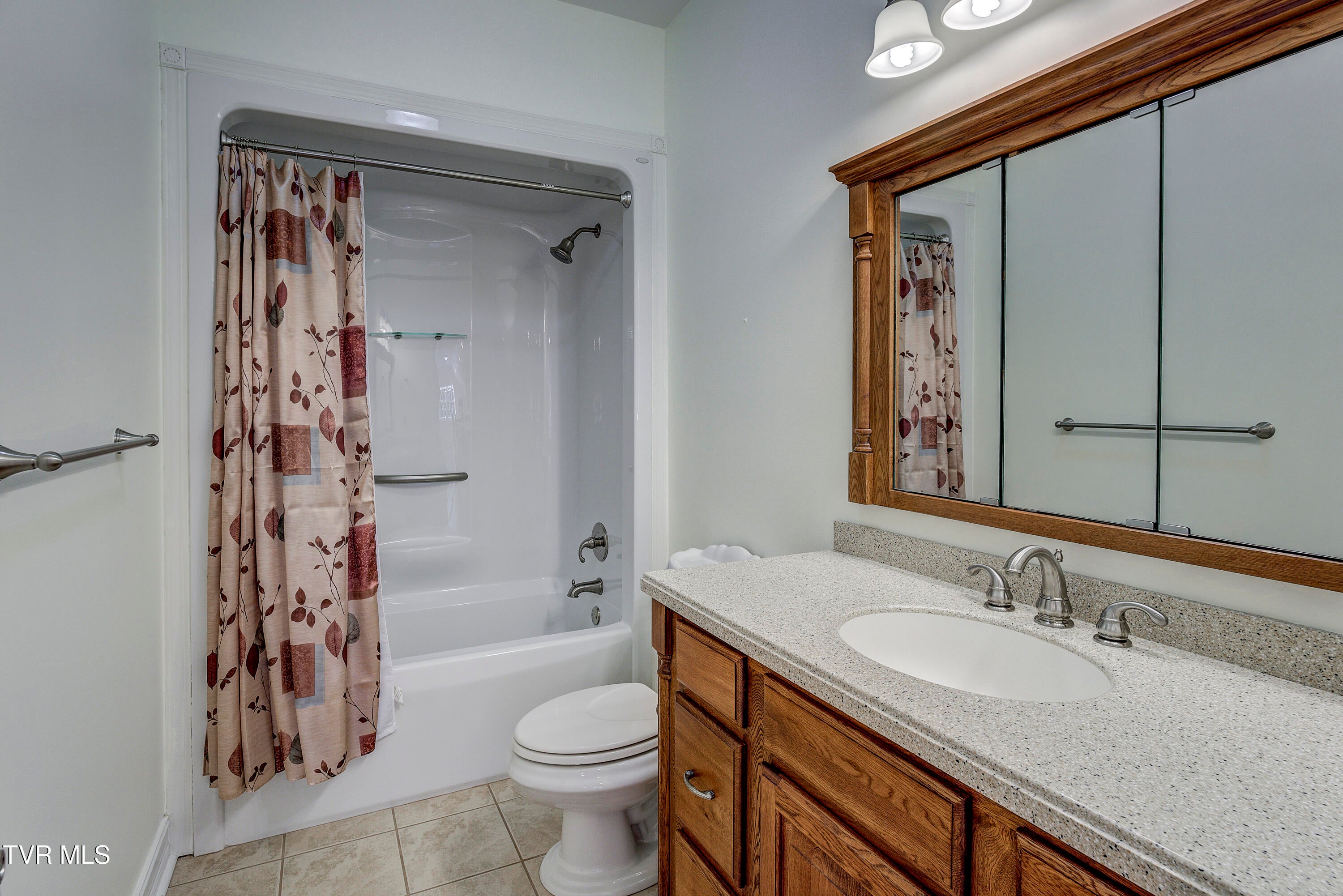 Bristol, Tennessee, 37620, United States, 4 Bedrooms Bedrooms, ,4 BathroomsBathrooms,Residential,For Sale,2001712