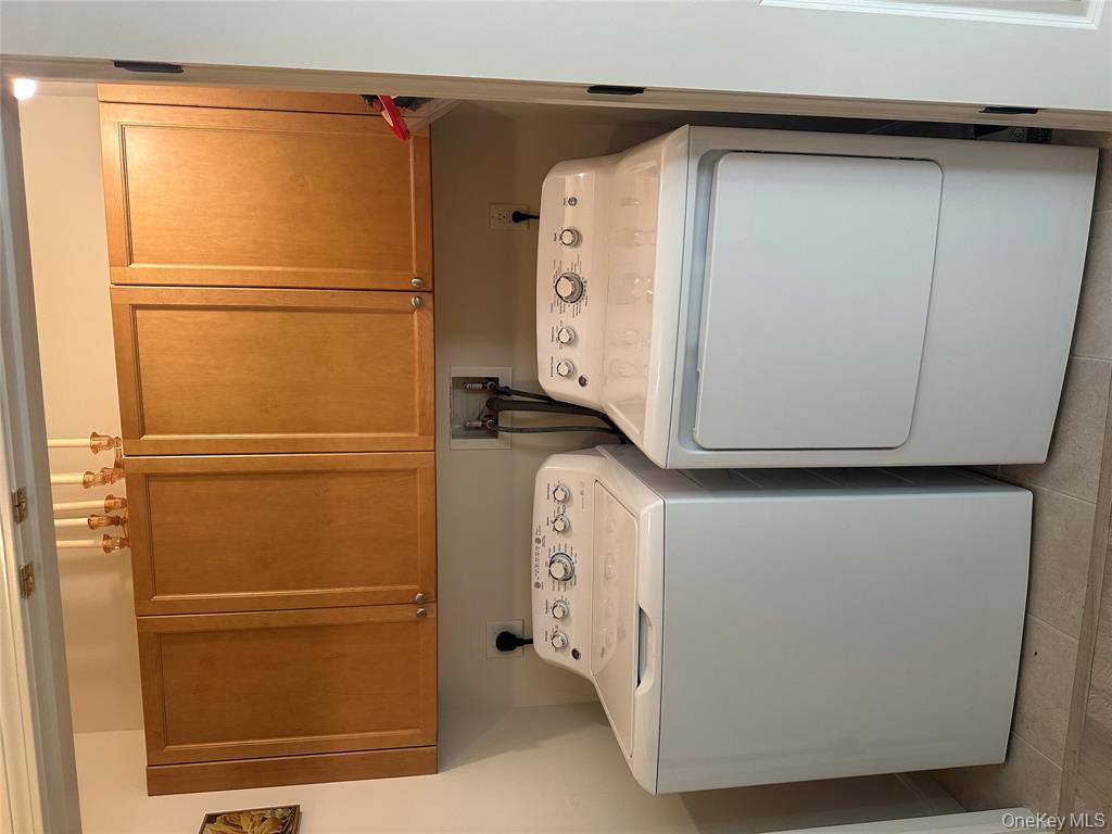 Shirley, New York, 11967, United States, 2 Bedrooms Bedrooms, ,2 BathroomsBathrooms,Residential,For Sale,1915431