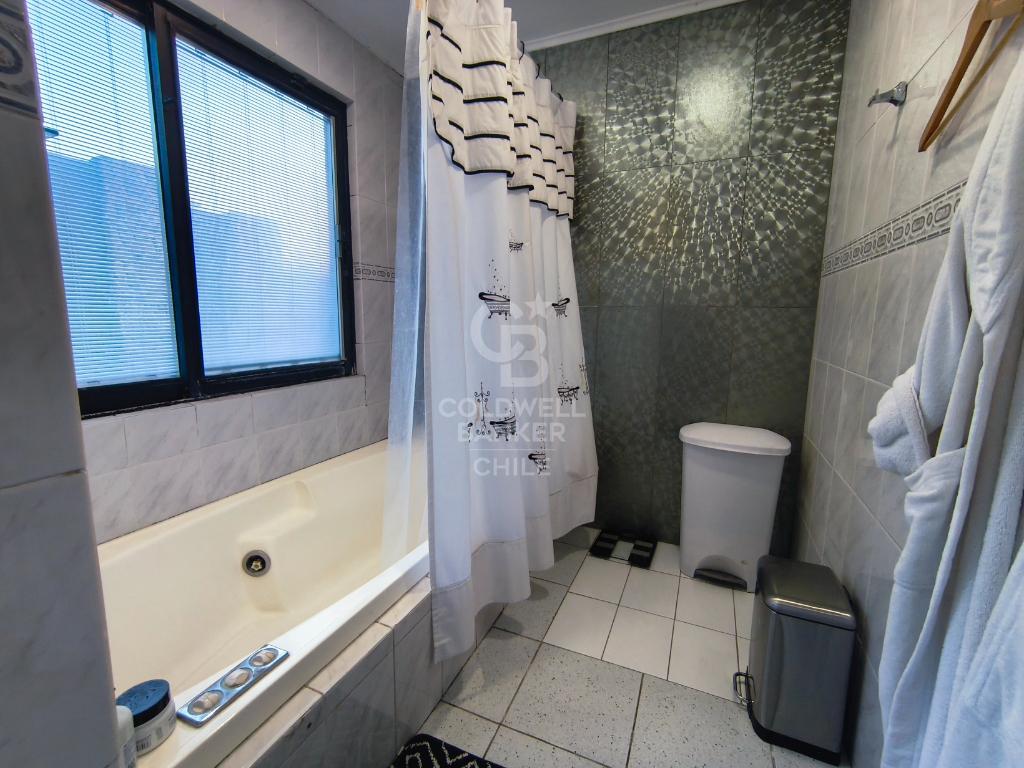 Las Condes, Chile, 5 Bedrooms Bedrooms, ,4 BathroomsBathrooms,Residential,For Sale,1821022