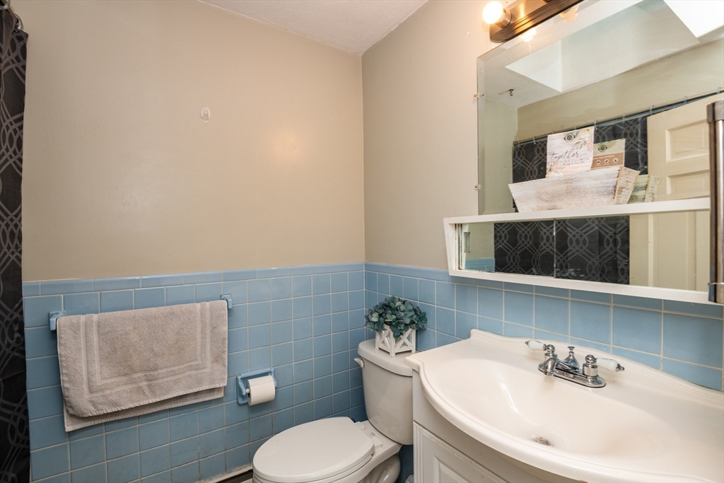 Lynnfield, Massachusetts, 01940, United States, 4 Bedrooms Bedrooms, ,3 BathroomsBathrooms,Residential,For Sale,2029876