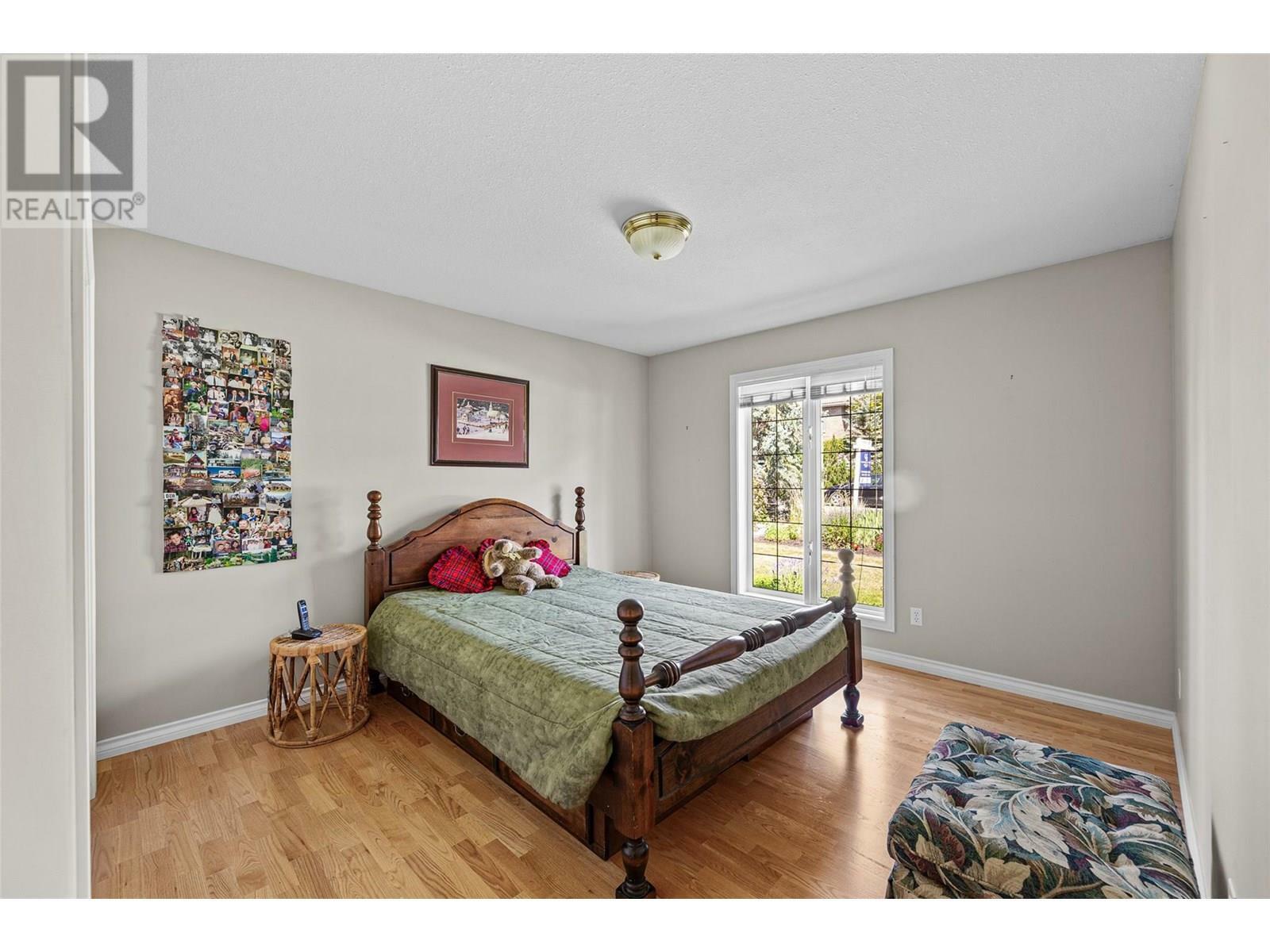 KELOWNA, British Columbia, V1V 1W2, CA, 4 Bedrooms Bedrooms, ,3 BathroomsBathrooms,Residential,For Sale,1882323