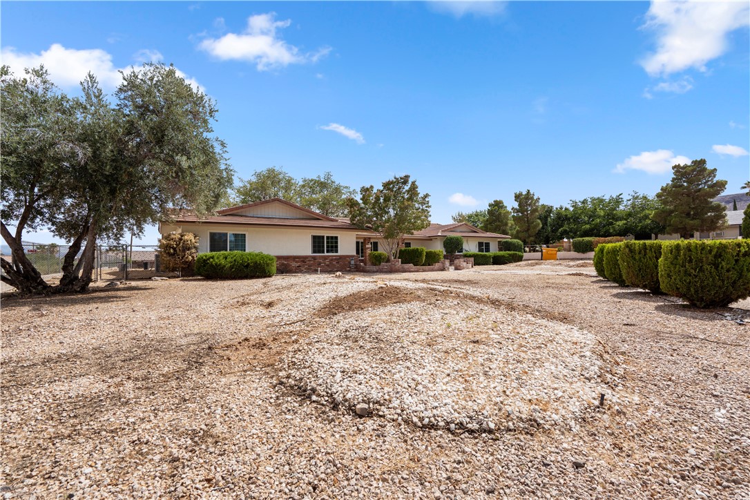 Kingman, Arizona, 86409, United States, 5 Bedrooms Bedrooms, ,1 BathroomBathrooms,Residential,For Sale,1891377
