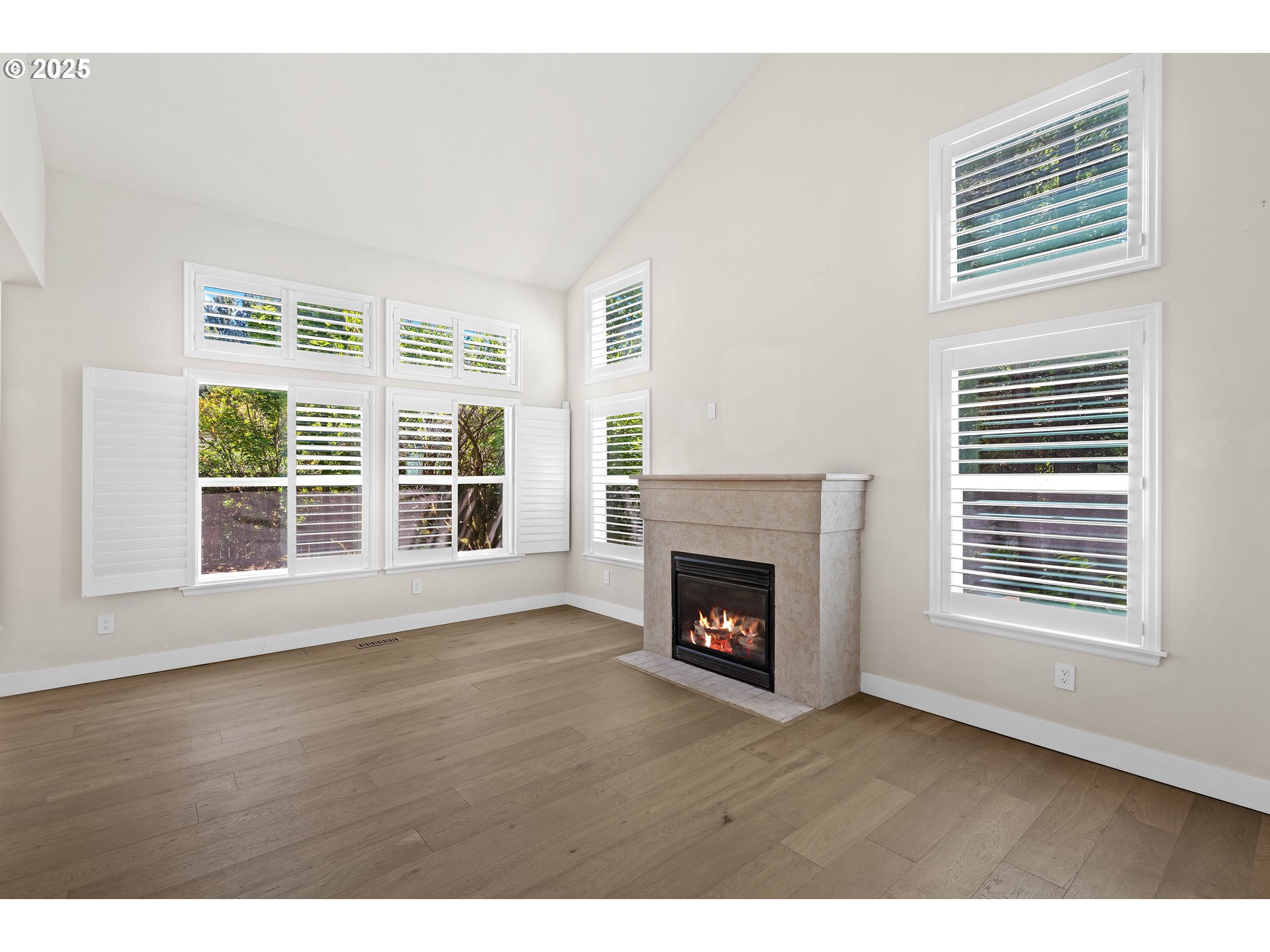 Lake Oswego, Oregon, 97035, United States, 2 Bedrooms Bedrooms, ,2 BathroomsBathrooms,Residential,For Sale,1889875