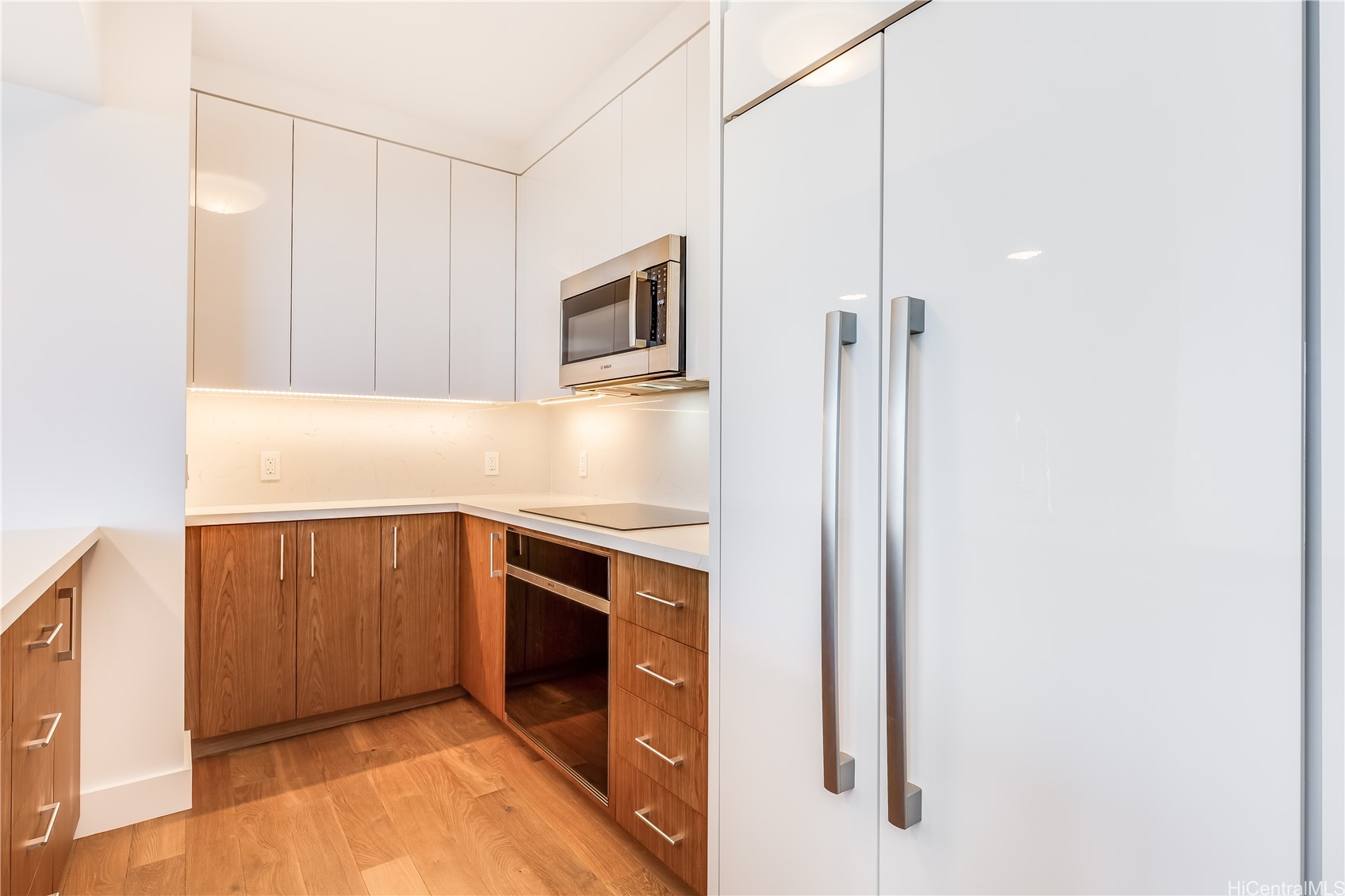 Honolulu, Hawaii, 96814, United States, 2 Bedrooms Bedrooms, ,2 BathroomsBathrooms,Residential,For Sale,2003366