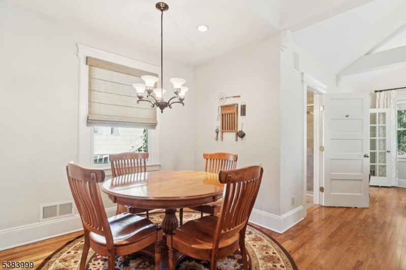 Millburn Twp., New Jersey, 07078, United States, 3 Bedrooms Bedrooms, ,3 BathroomsBathrooms,Residential,For Sale,1988129