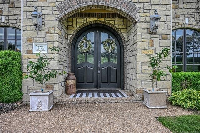 Tahlequah, Oklahoma, 74464, United States, 5 Bedrooms Bedrooms, ,5 BathroomsBathrooms,Residential,For Sale,1982771