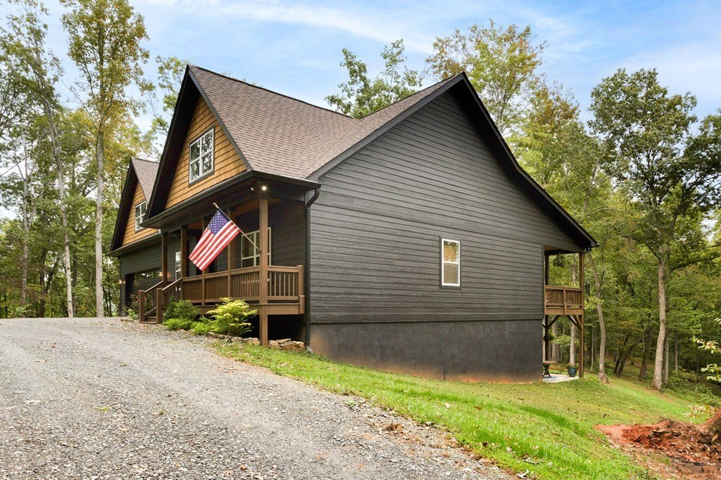 Hayesville, North Carolina, 28904, United States, 3 Bedrooms Bedrooms, ,3 BathroomsBathrooms,Residential,For Sale,1872419