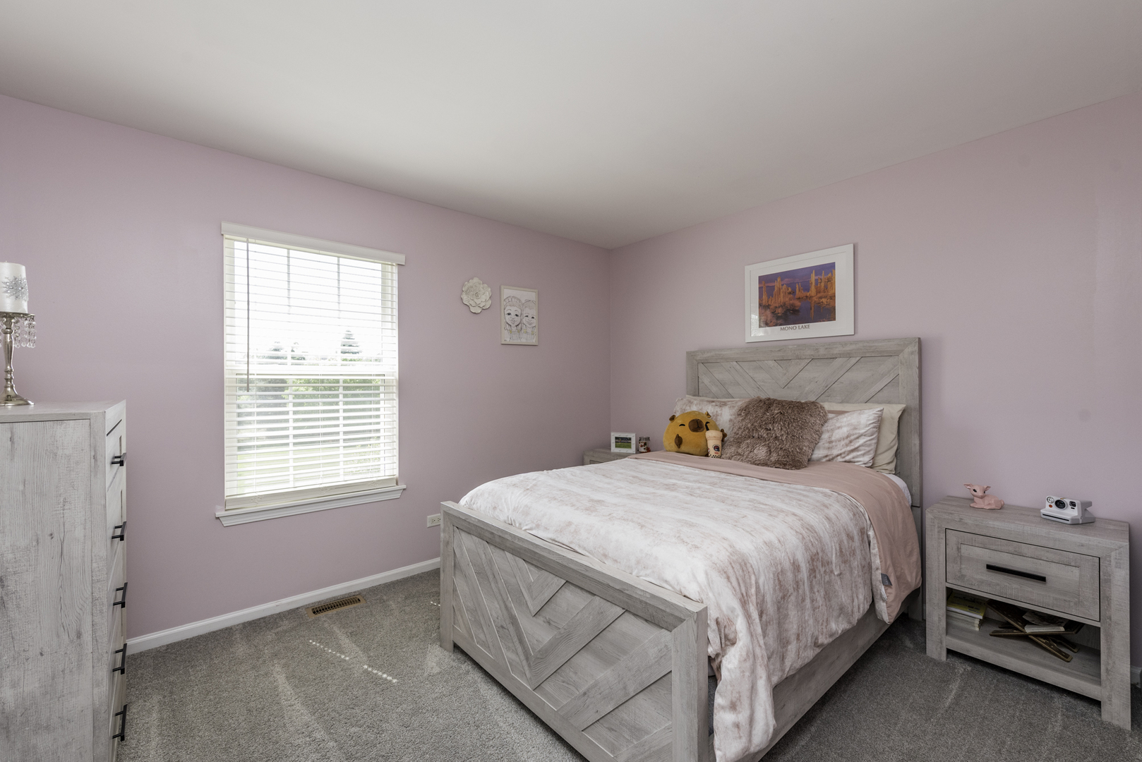 Lindenhurst, Illinois, 60046, United States, 5 Bedrooms Bedrooms, ,3 BathroomsBathrooms,Residential,For Sale,1971263