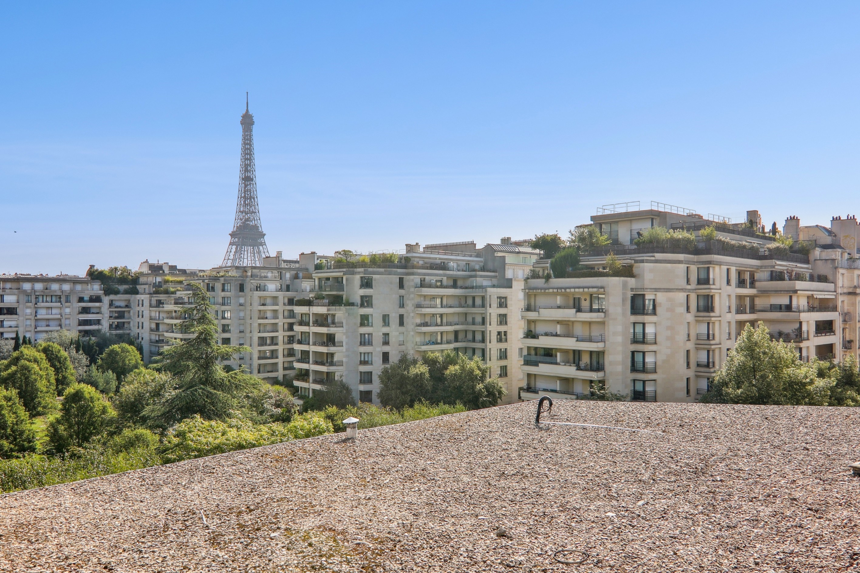  Rare townhouse to be fully renovated, with private garden view on the Eiffel To… - 物件實景