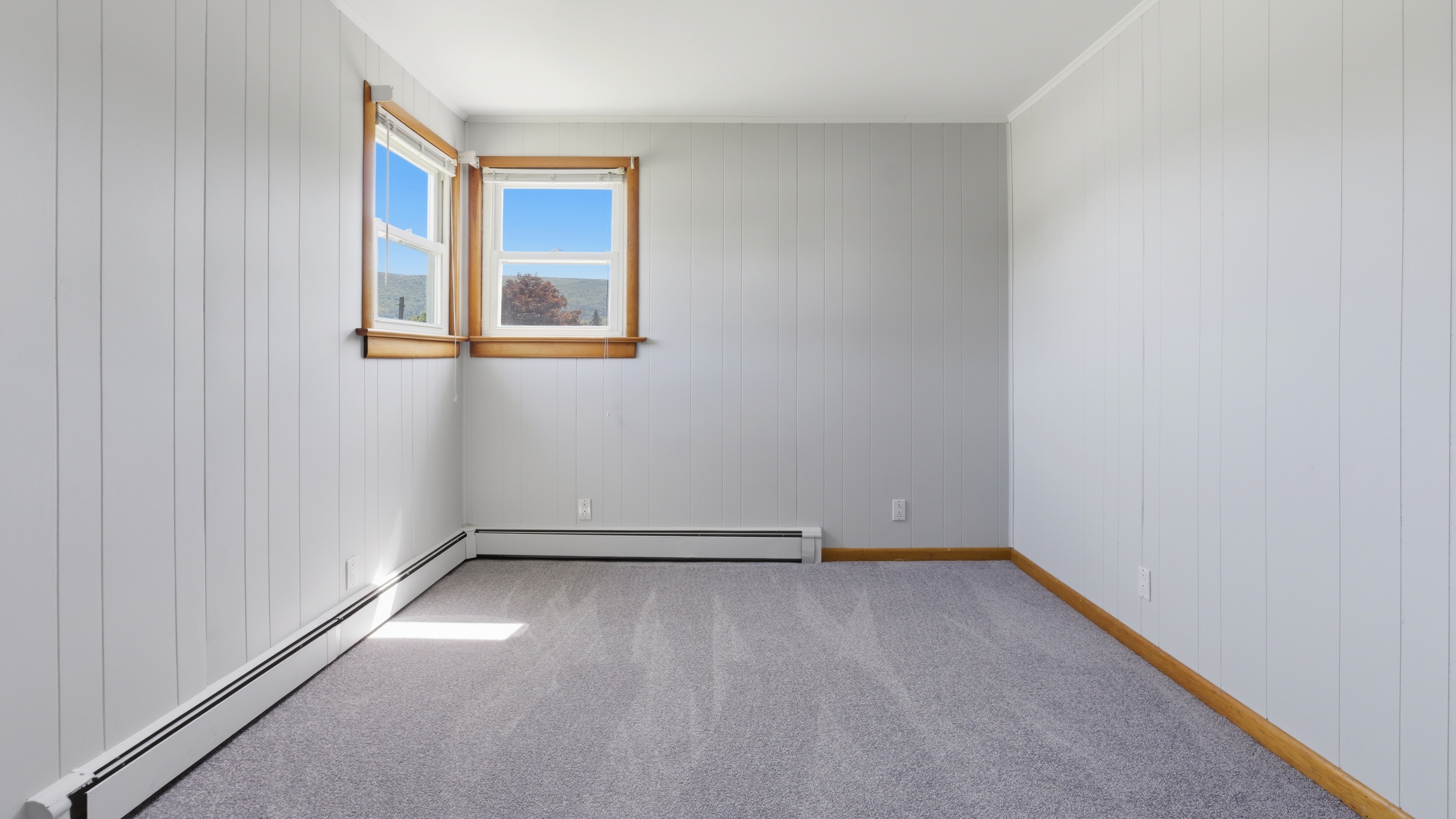  First Time Offered: Well-Maintained Split-Level on a Beautiful Berkshire Lot - 物件實景