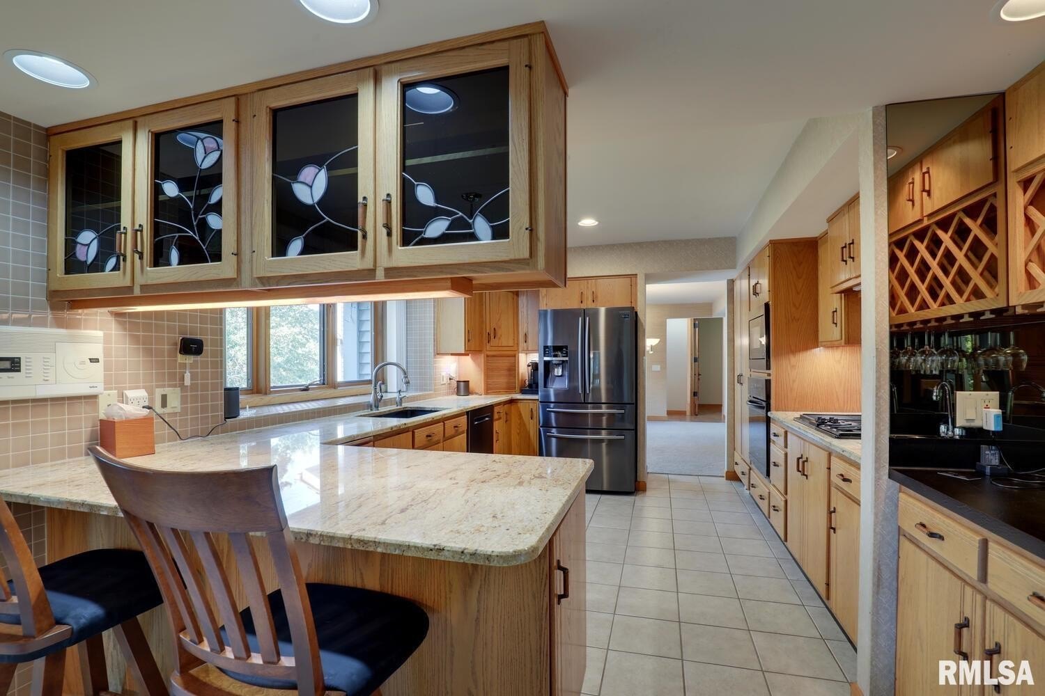 Macomb, Illinois, 61455, United States, 6 Bedrooms Bedrooms, ,5 BathroomsBathrooms,Residential,For Sale,1982236