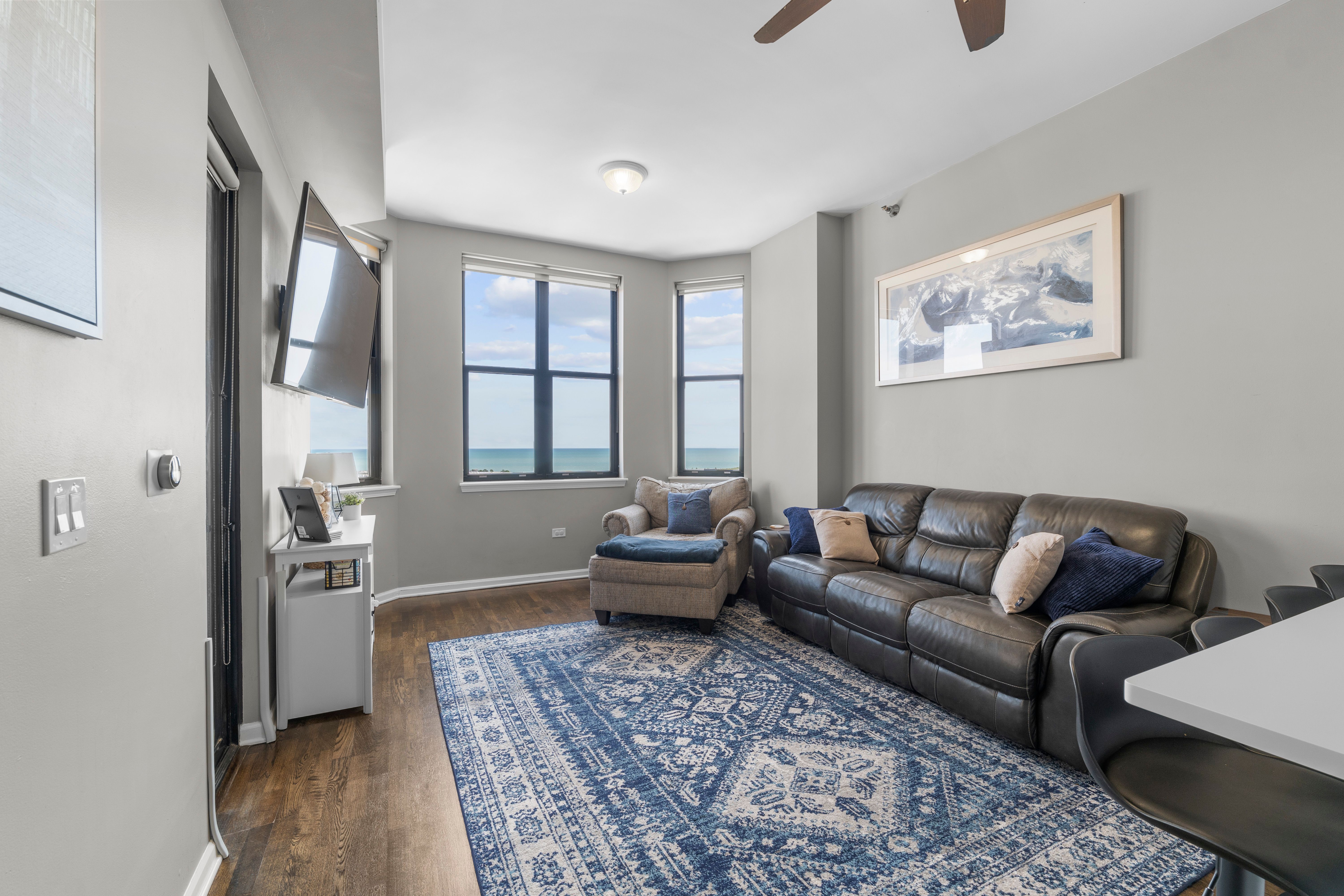  Breathtaking East-facing Views of Lake Michigan and Soldier Field - 物件實景