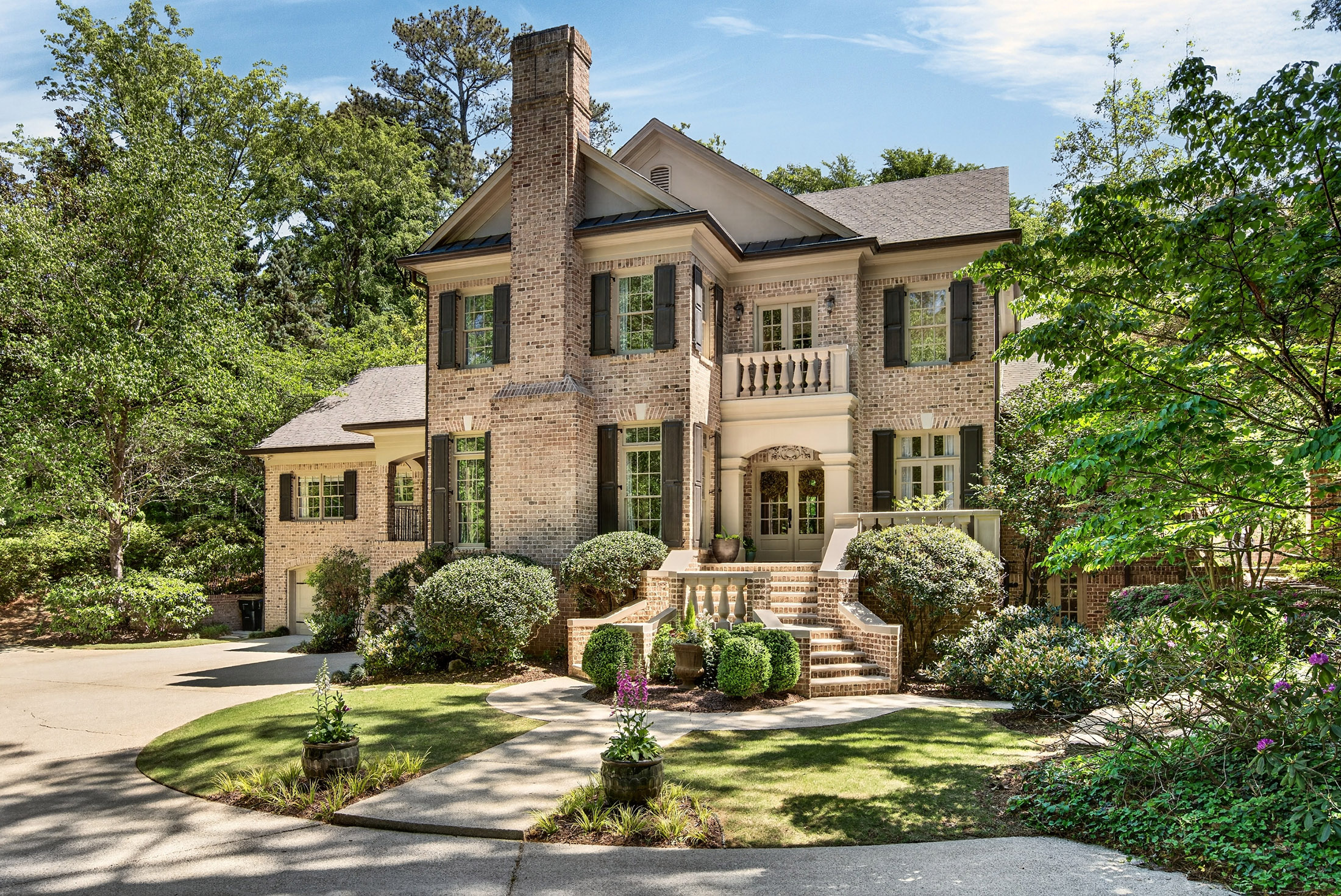  Exceptional Estate with Pool Nestled on 2+/- Private Acres Near Chastain Park - 物件實景
