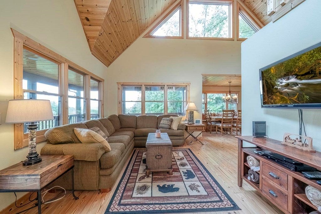 Morganton, Georgia, 30560, United States, 3 Bedrooms Bedrooms, ,4 BathroomsBathrooms,Residential,For Sale,1826410