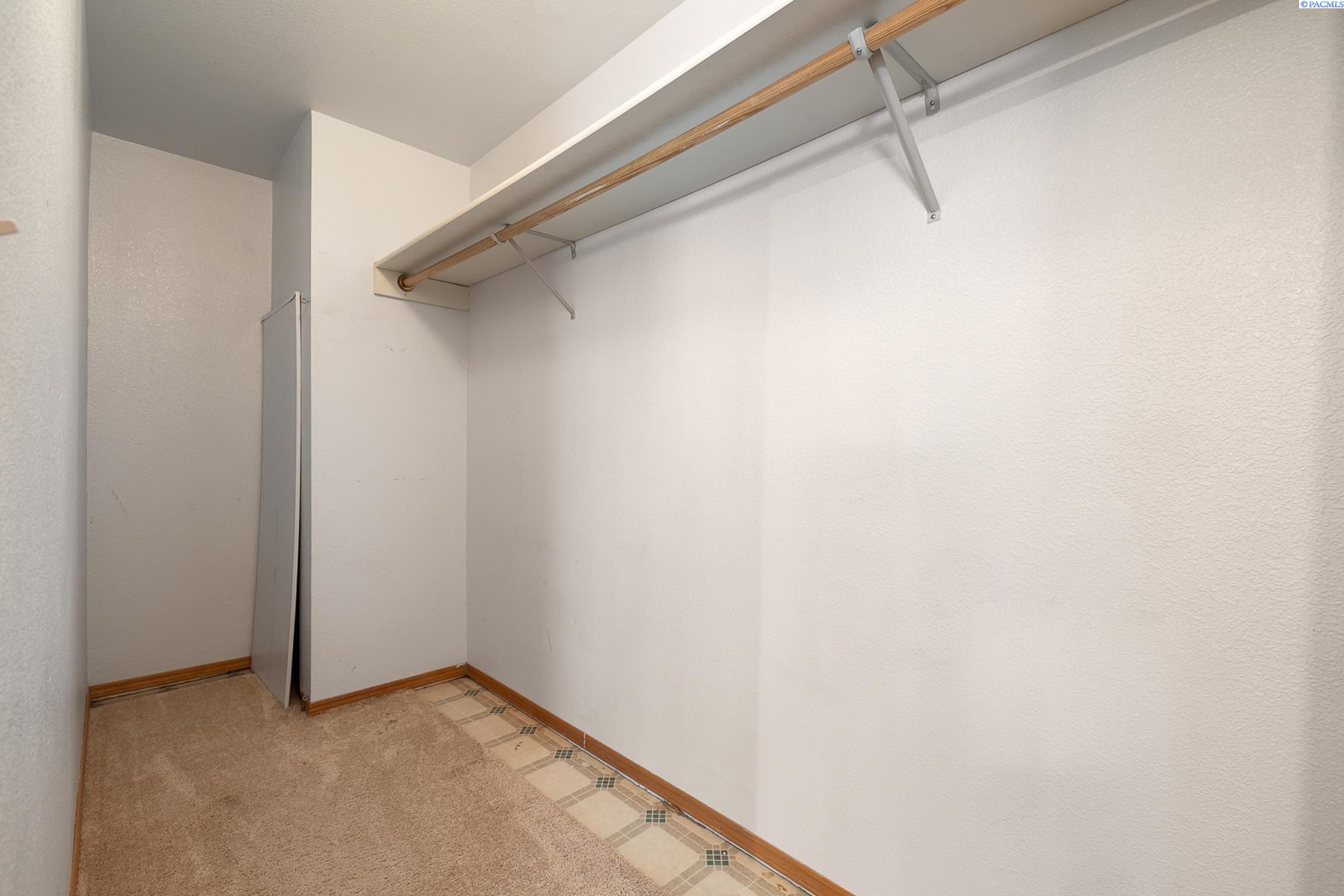 Eltopia, Washington, 99330, United States, 4 Bedrooms Bedrooms, ,1 BathroomBathrooms,Residential,For Sale,1901493