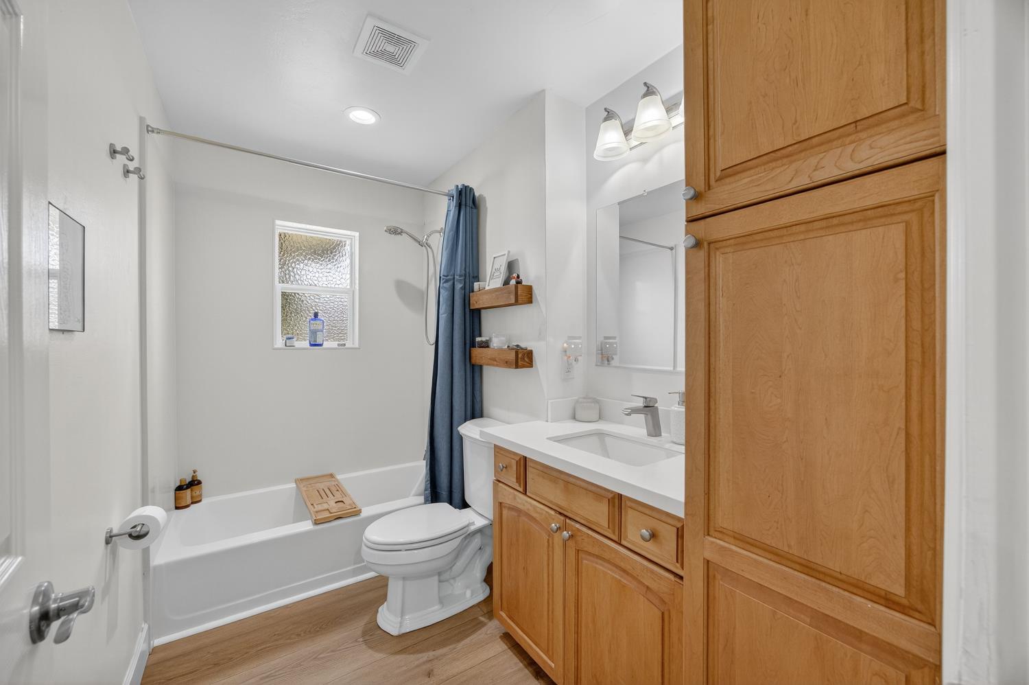 Carmichael, California, 95608, United States, 3 Bedrooms Bedrooms, ,2 BathroomsBathrooms,Residential,For Sale,1938717