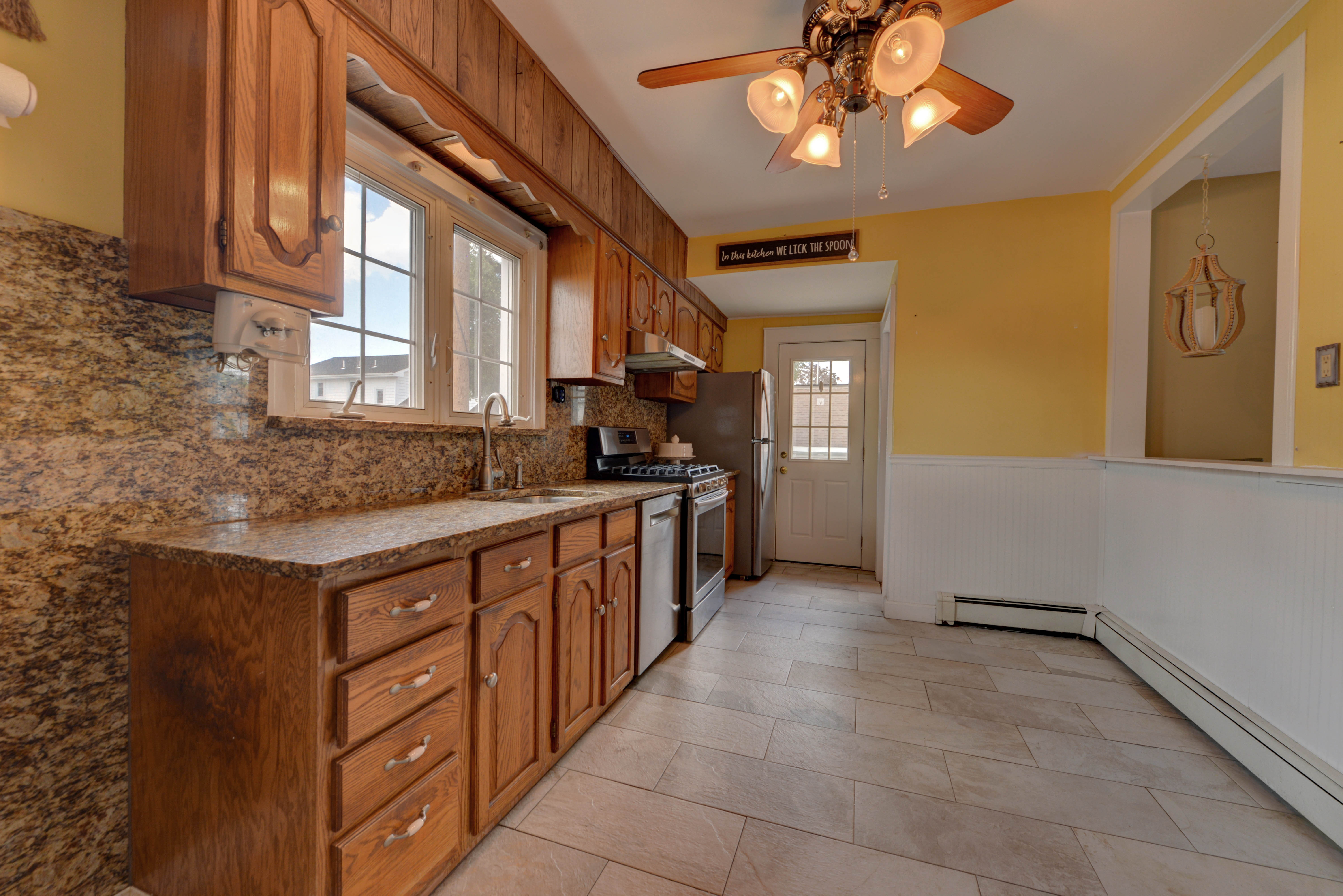 Lyndhurst, New Jersey, 07071, United States, 3 Bedrooms Bedrooms, ,2 BathroomsBathrooms,Residential,For Sale,1915781