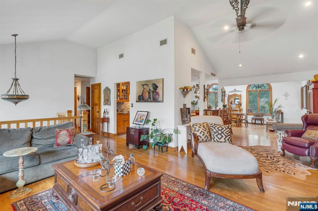 Montvale, New Jersey, 07645, United States, 6 Bedrooms Bedrooms, ,4 BathroomsBathrooms,Residential,For Sale,1950973