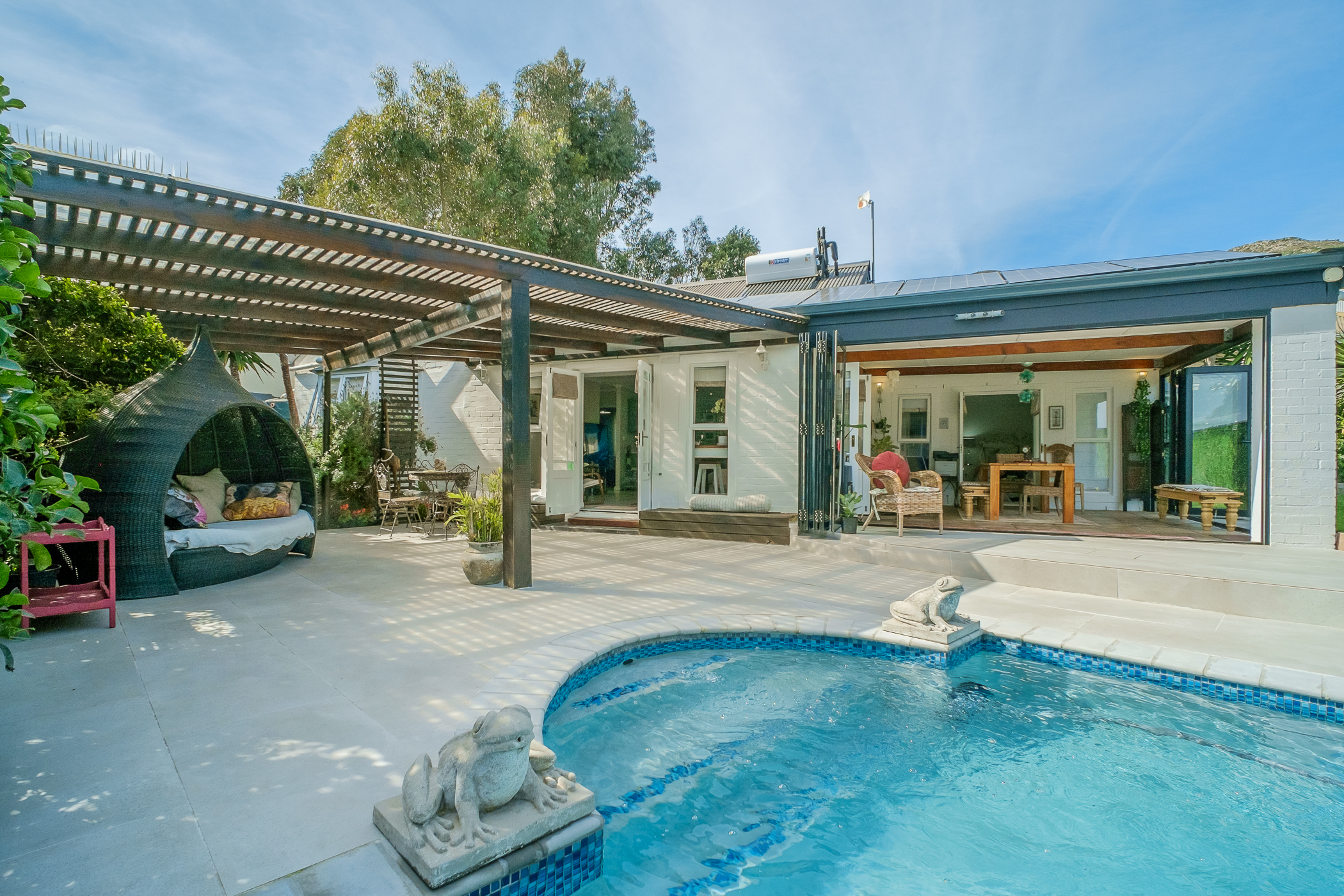  COASTAL LIVING IN THE HEART OF IMHOFF