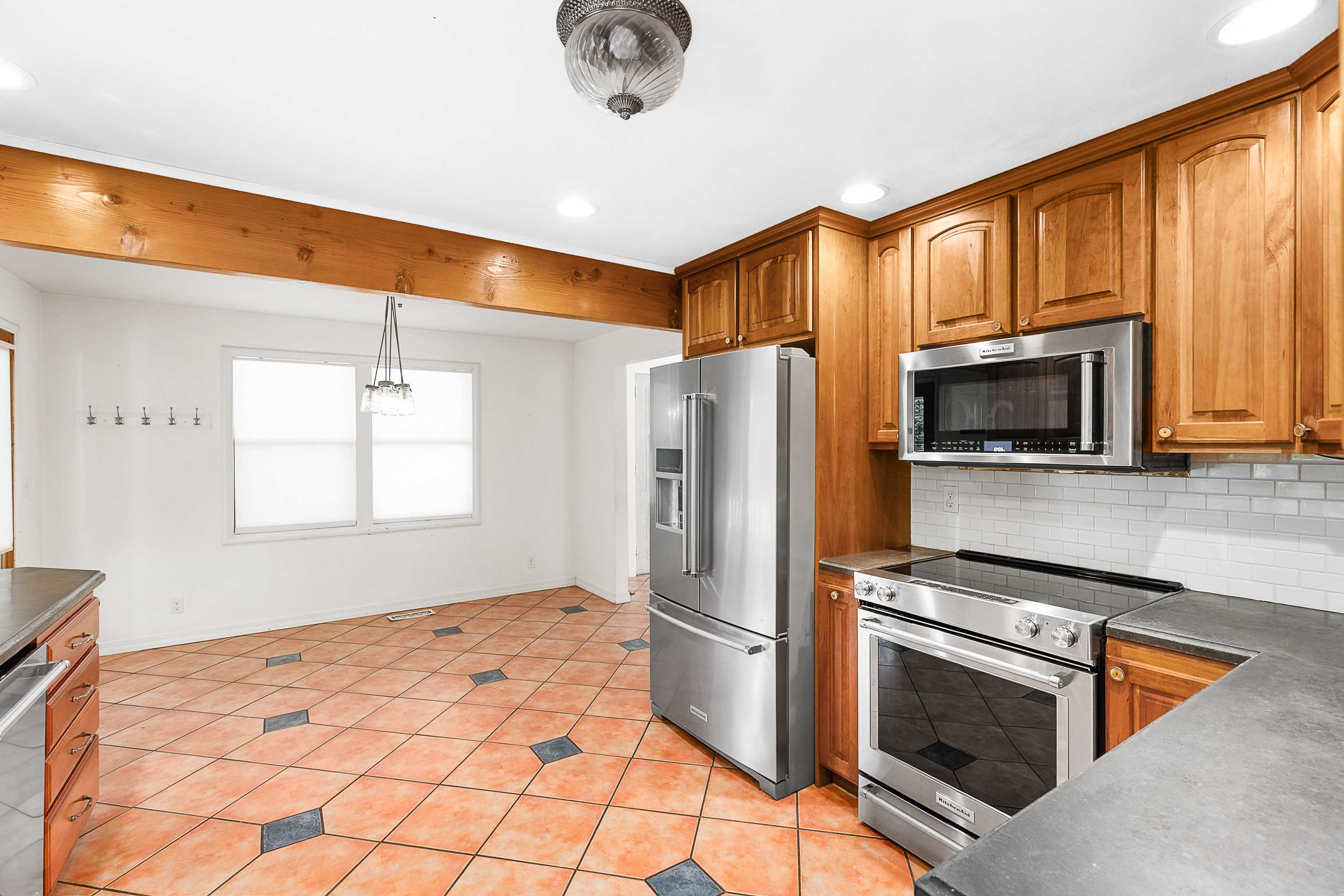  6391 NE Tolo Rd, Bainbridge Island, WA 98110 - 物件實景