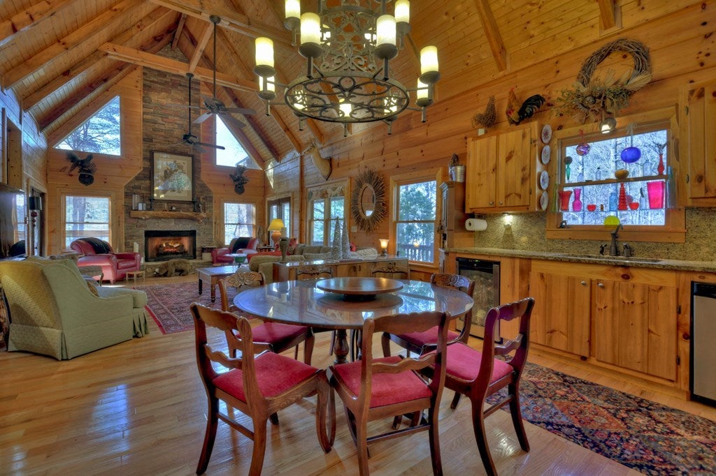 Blue Ridge, Georgia, 30513, United States, 5 Bedrooms Bedrooms, ,3 BathroomsBathrooms,Residential,For Sale,1859045