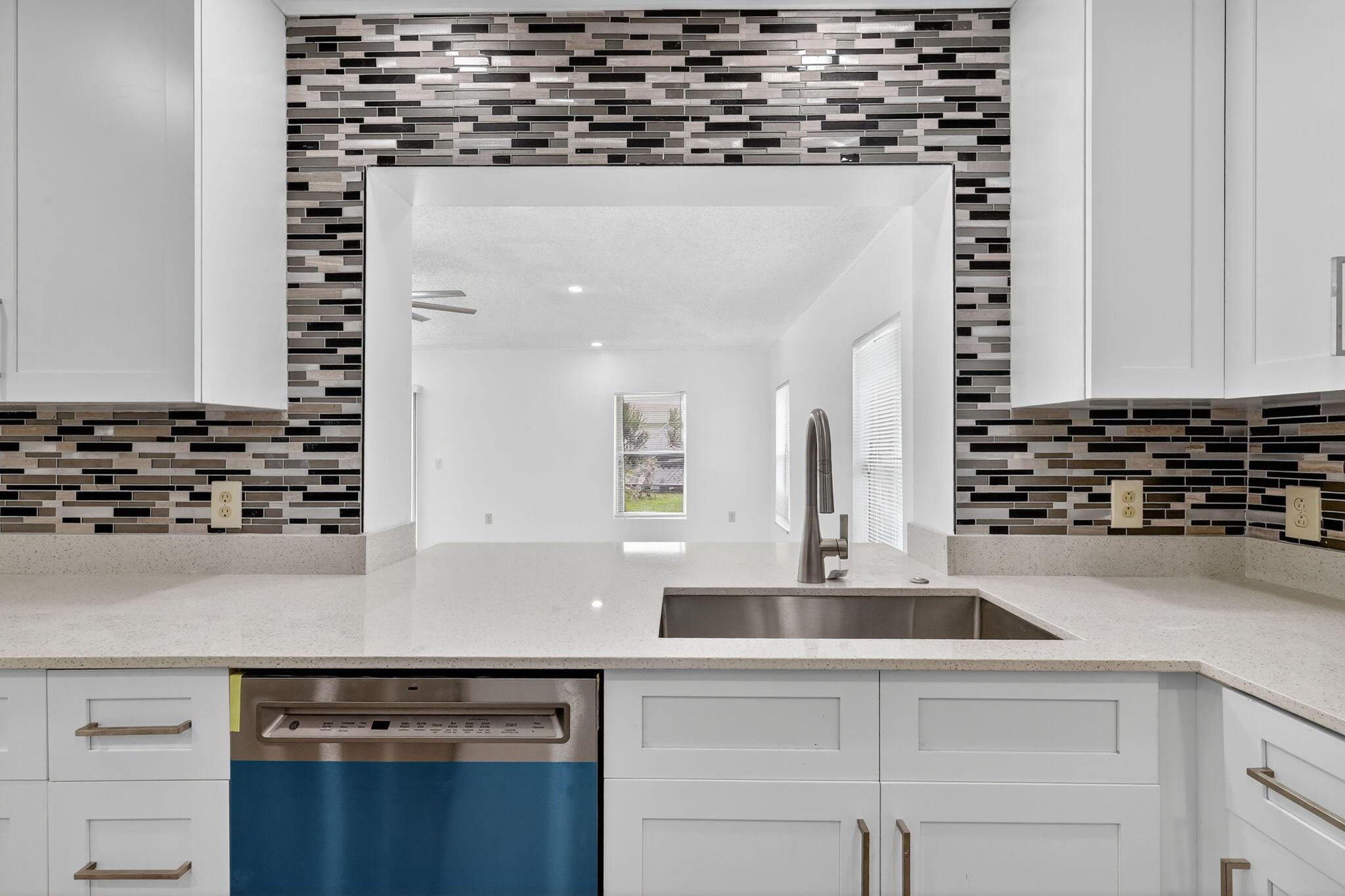 West Palm Beach, Florida, 33401, United States, 4 Bedrooms Bedrooms, ,2 BathroomsBathrooms,Residential,For Sale,1975982