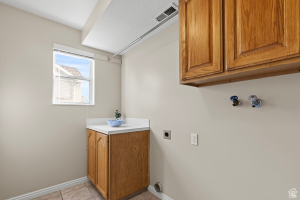 South Ogden, Utah, 84403, United States, 4 Bedrooms Bedrooms, ,3 BathroomsBathrooms,Residential,For Sale,1933681