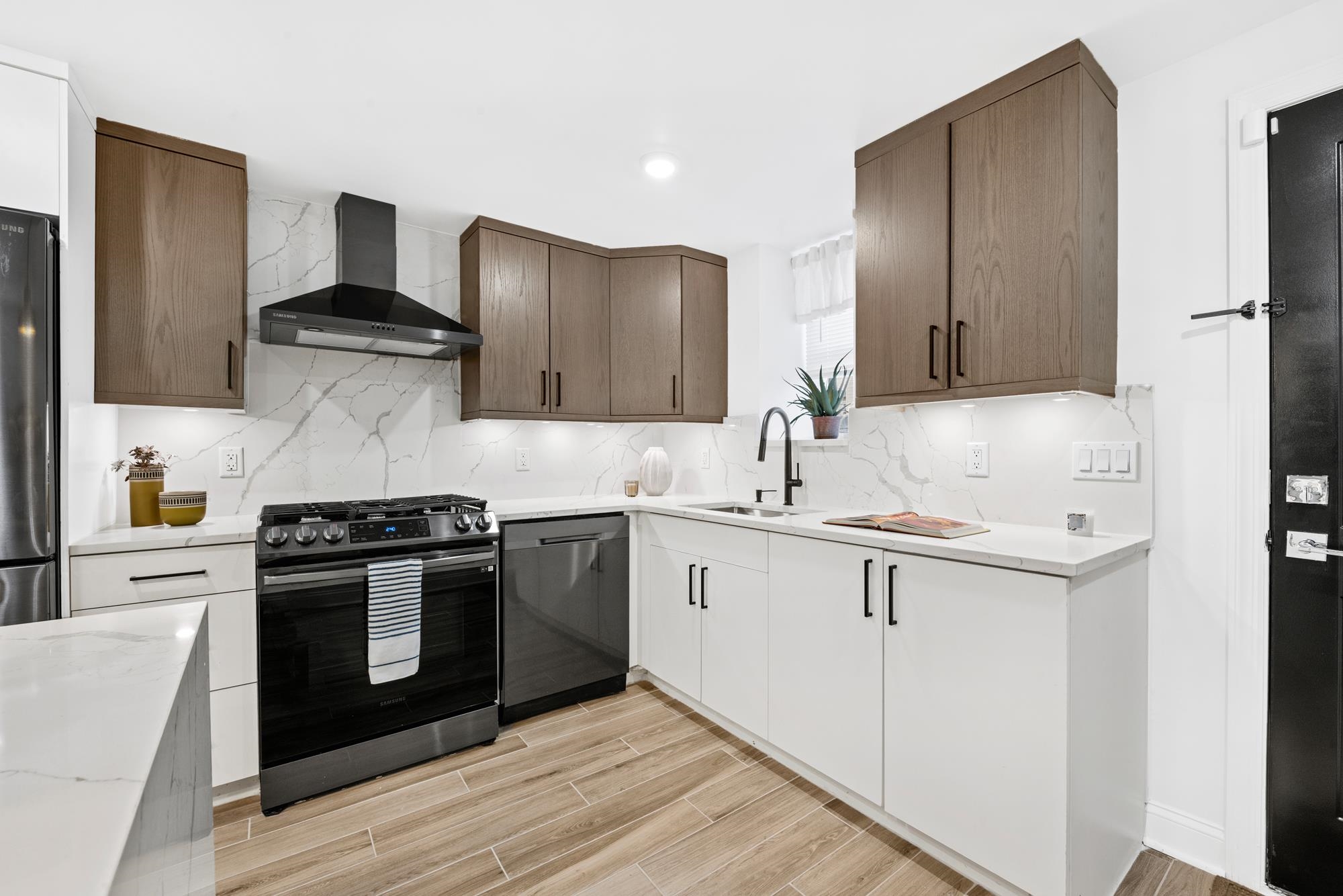 Jersey City, New Jersey, 07307, United States, 3 Bedrooms Bedrooms, ,3 BathroomsBathrooms,Residential,For Sale,1965094