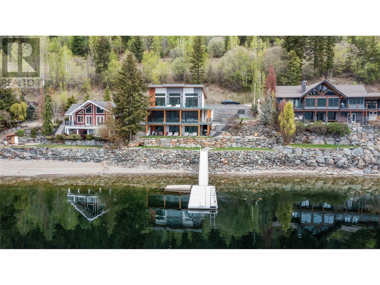 ANGLEMONT, British Columbia, V0E 1M8, CA, 5 Bedrooms Bedrooms, ,3 BathroomsBathrooms,Residential,For Sale,1836909