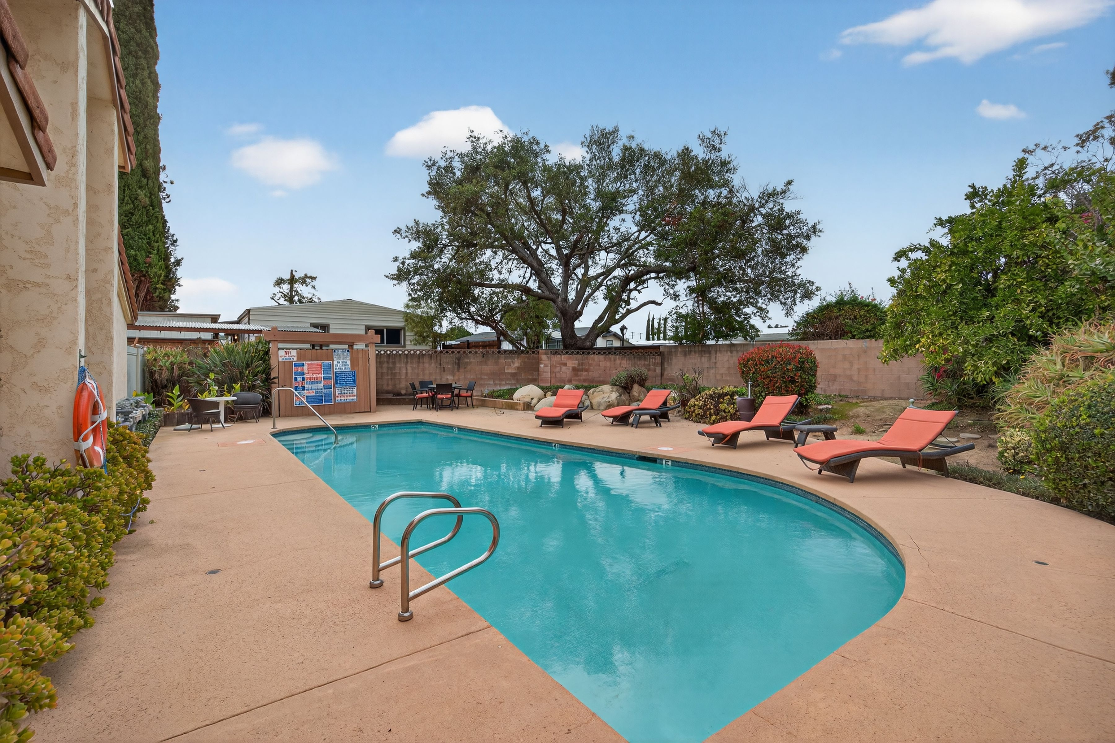  Charming End-Unit in Ojai - 物件實景