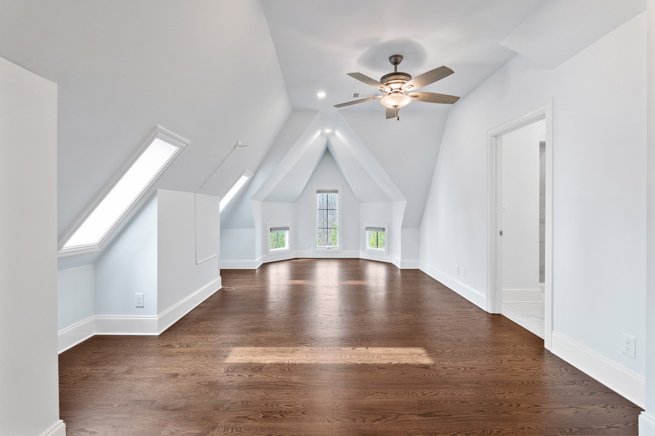  An Reminiscent of Old-World Charm Meets Modern Luxury on This Milton Estate - 物件實景