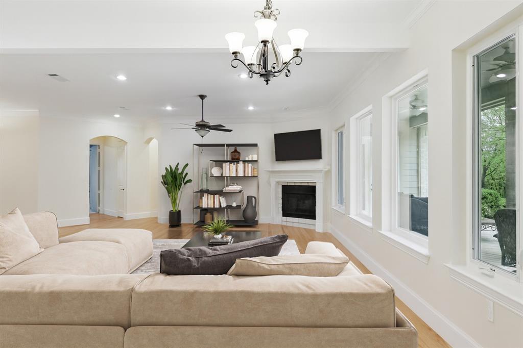 Denton, Texas, 76208, United States, 4 Bedrooms Bedrooms, ,6 BathroomsBathrooms,Residential,For Sale,1980509