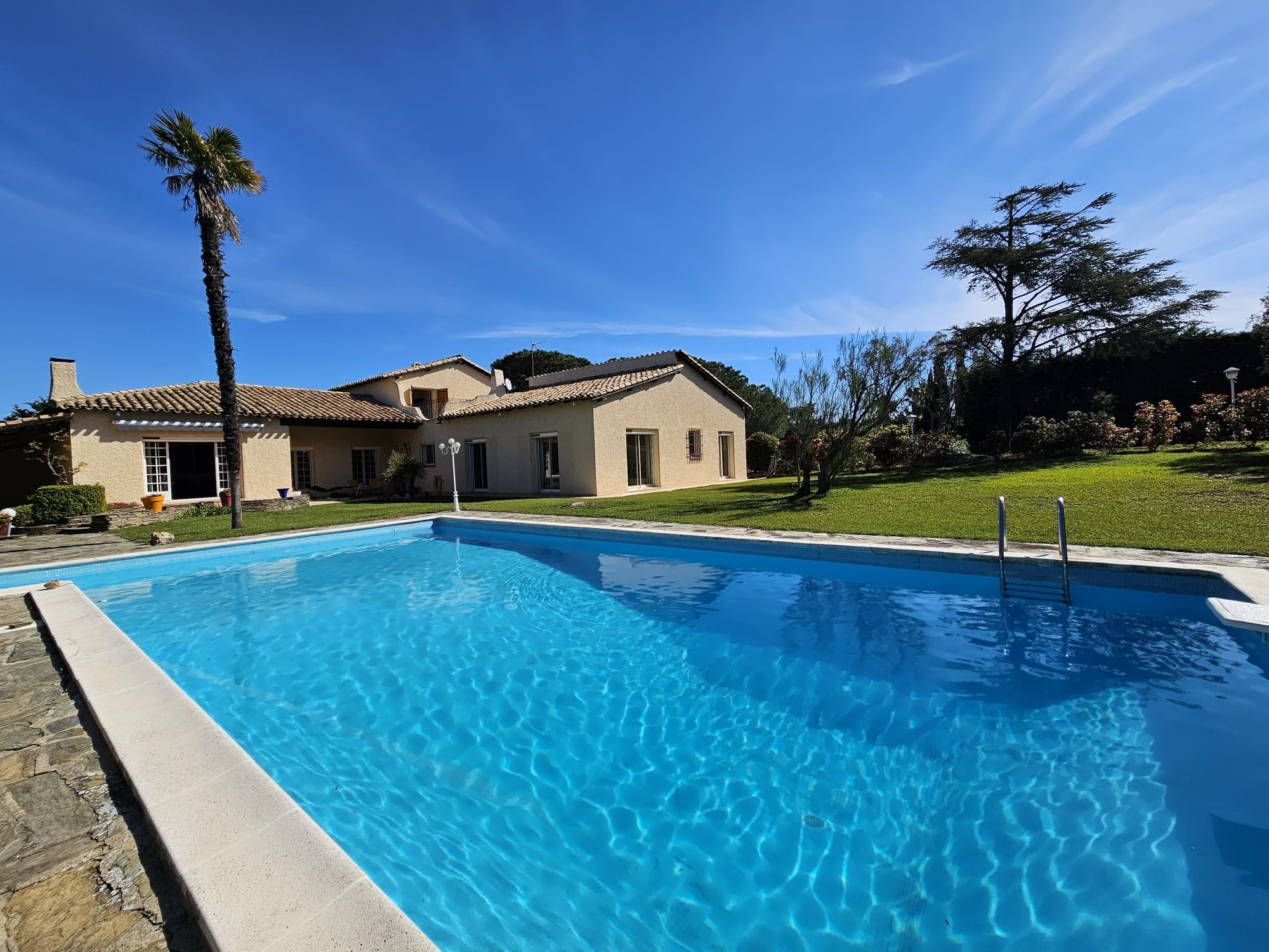  House of over 280m² on 4900m² of grounds with swimming pool, in a peaceful and … - 物件實景