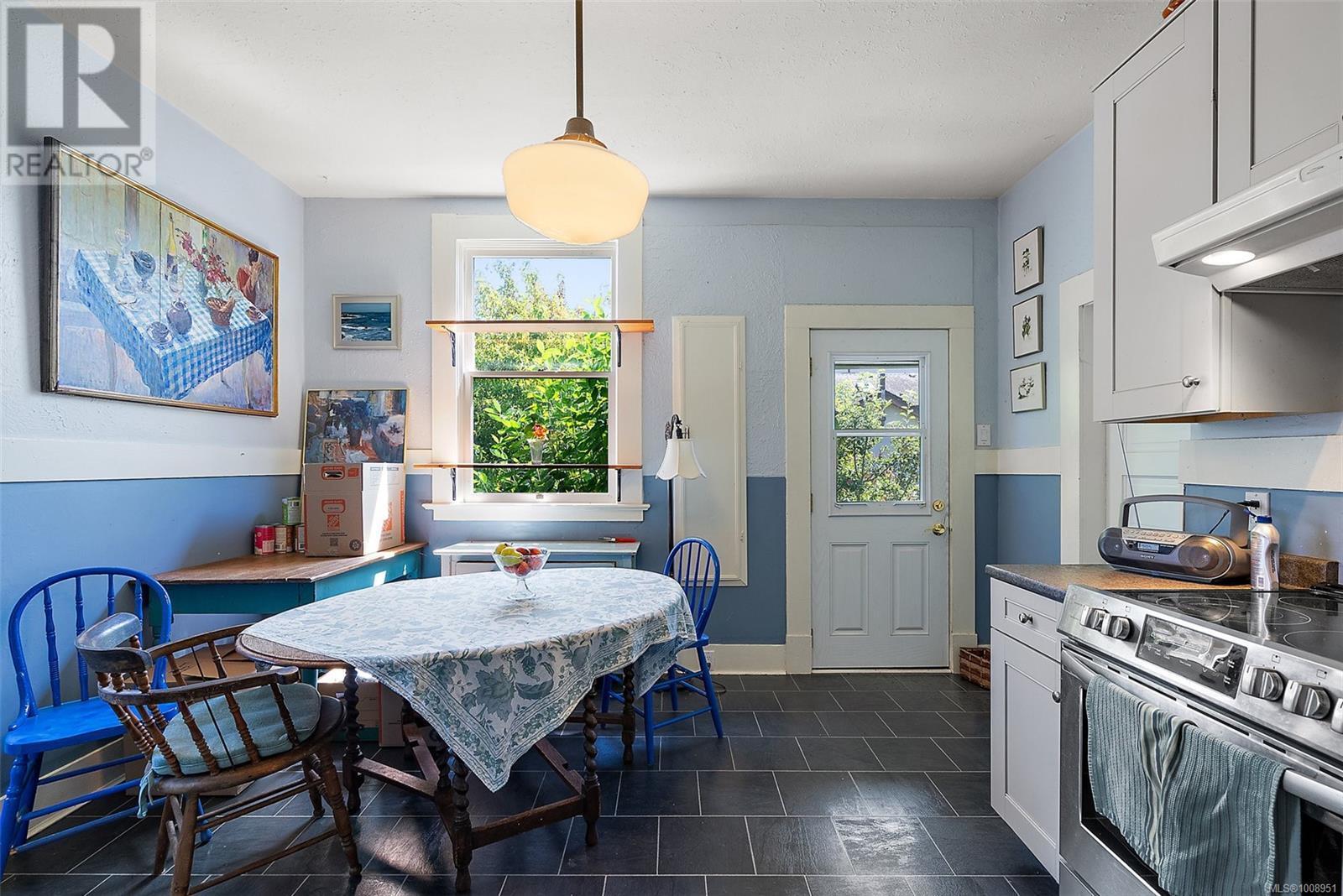 VICTORIA, British Columbia, V8V 2H6, CA, 3 Bedrooms Bedrooms, ,2 BathroomsBathrooms,Residential,For Sale,1906756