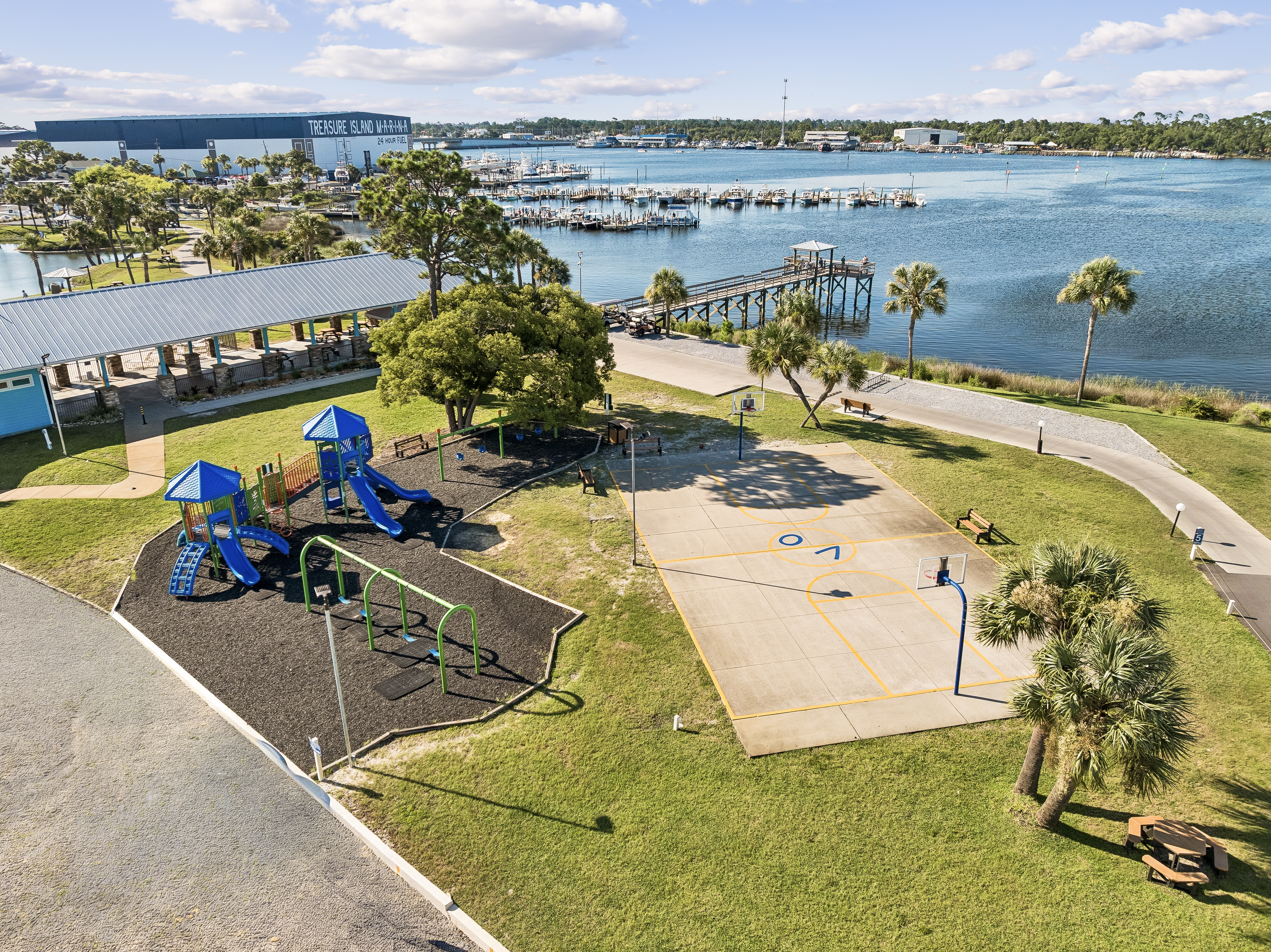  Turnkey Coastal Cottage With Resort Amenities In Gated Waterfront Community - 物件實景